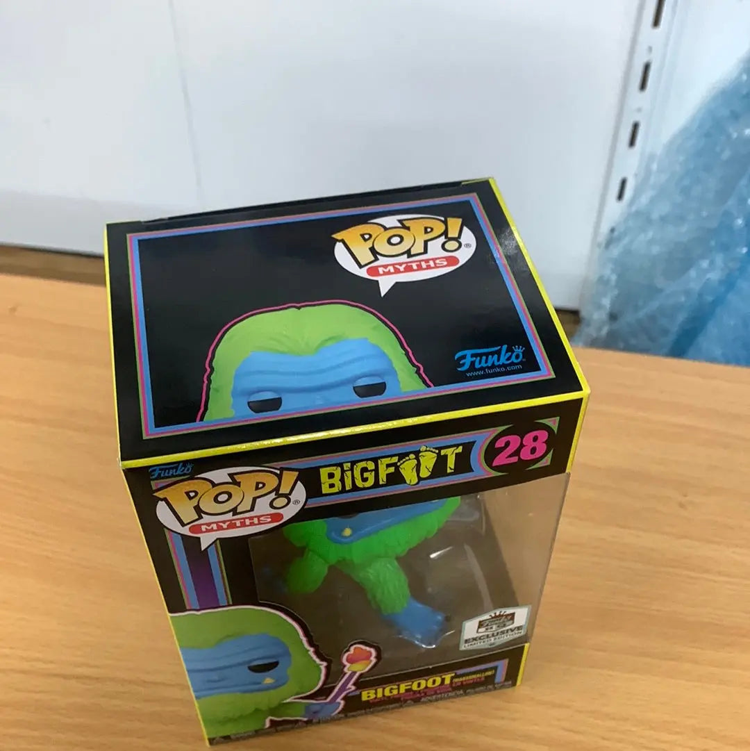 Funko Pop Blacklight Bigfoot Marshmallow HQ Exclusive #28 Myths FRENLY BRICKS - Open 7 Days