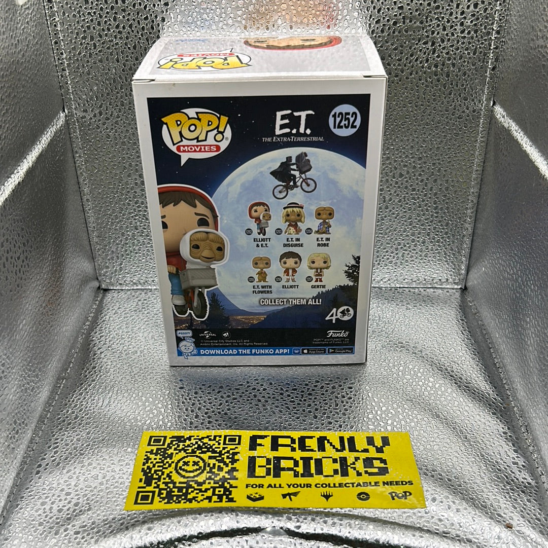 POP Vinyl 1252 E.T. Elliott&E.T. FRENLY BRICKS - Open 7 Days