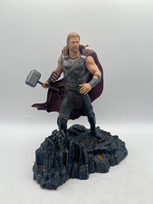 Diamond Select Toys Marvel Gallery Thor: Ragnarok Thor FRENLY BRICKS - Open 7 Days