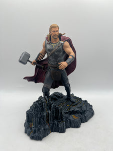 Diamond Select Toys Marvel Gallery Thor: Ragnarok Thor