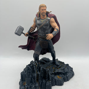 Diamond Select Toys Marvel Gallery Thor: Ragnarok Thor FRENLY BRICKS - Open 7 Days