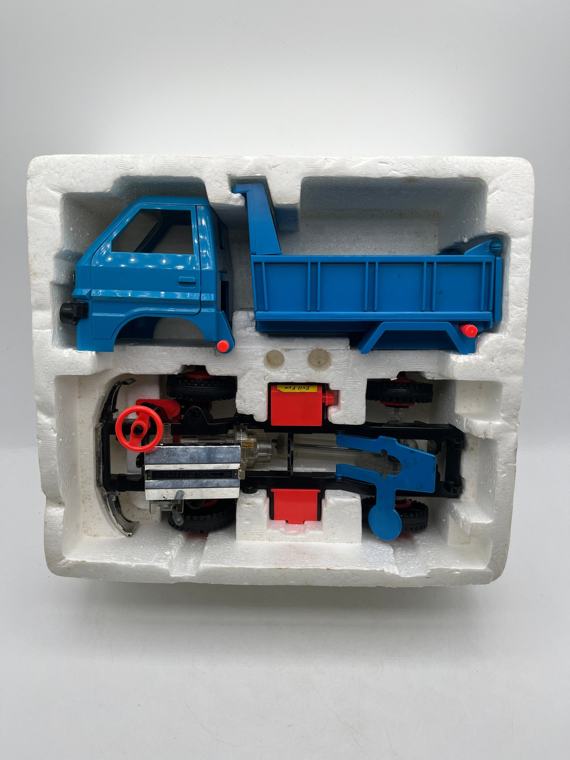 Daiya Japan 1:20 ISUZU ELF TRUCK Battery Operated Toy Car Kit`75 FRENLY BRICKS - Open 7 Days