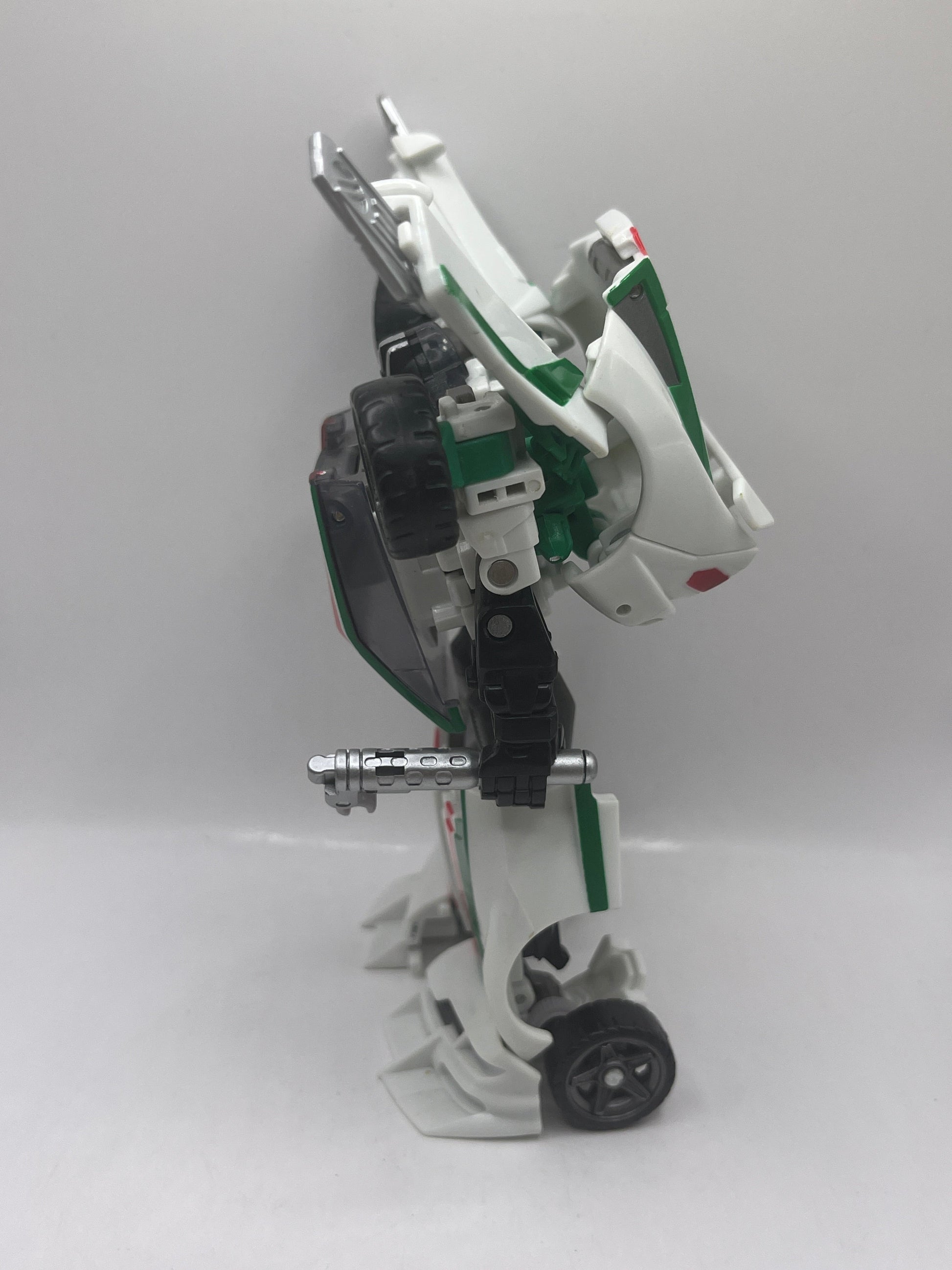 Transformers Generations Wheeljack Deluxe Class FRENLY BRICKS - Open 7 Days