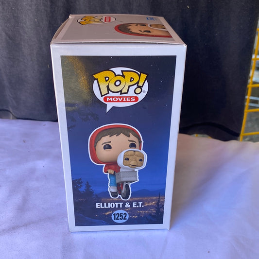 Funko POP! Elliot & E.T. FRENLY BRICKS