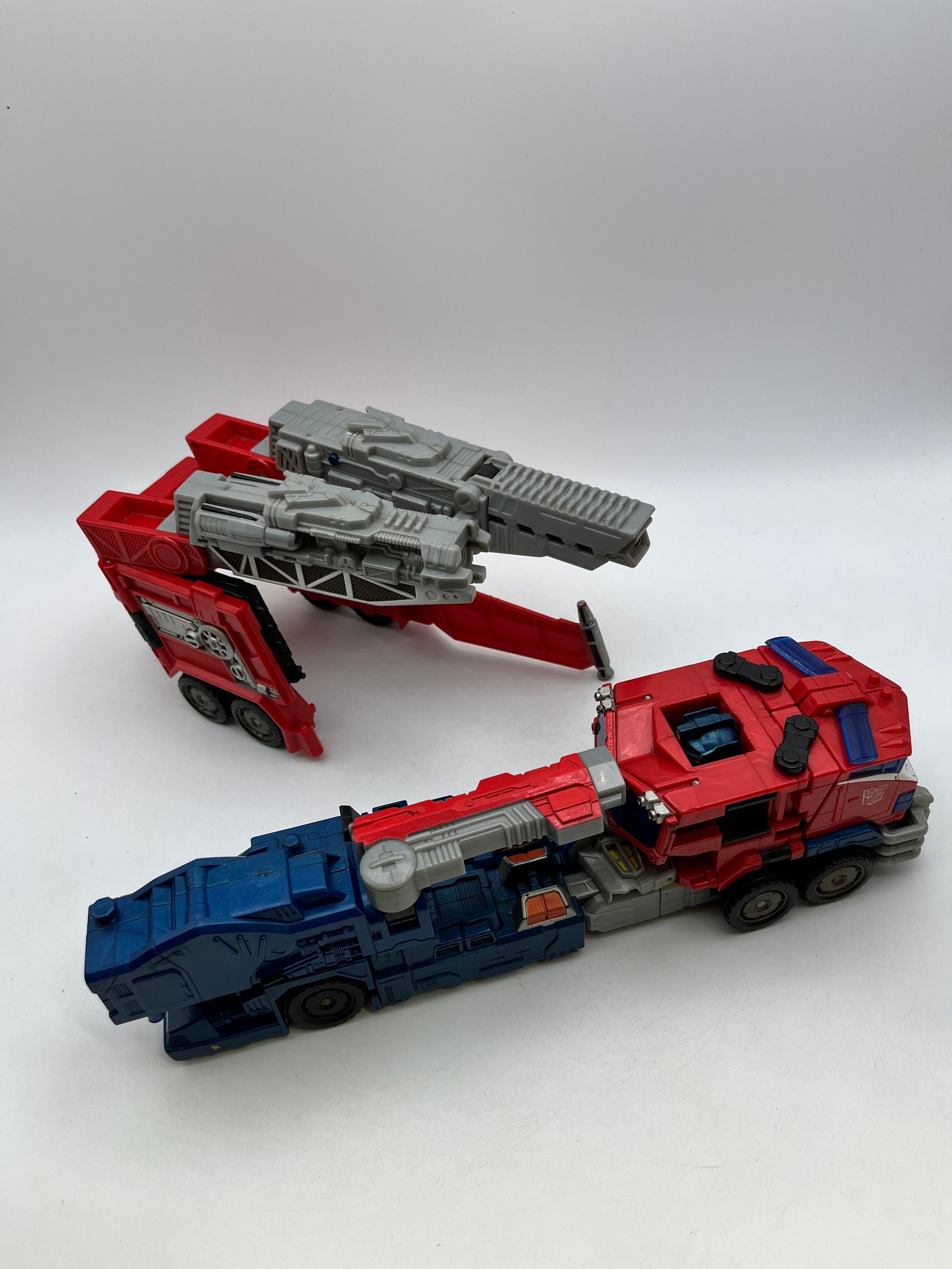 Hasbro Transformers Cybertron - Optimus Prime 2005  - Incomplete Figure FRENLY BRICKS - Open 7 Days