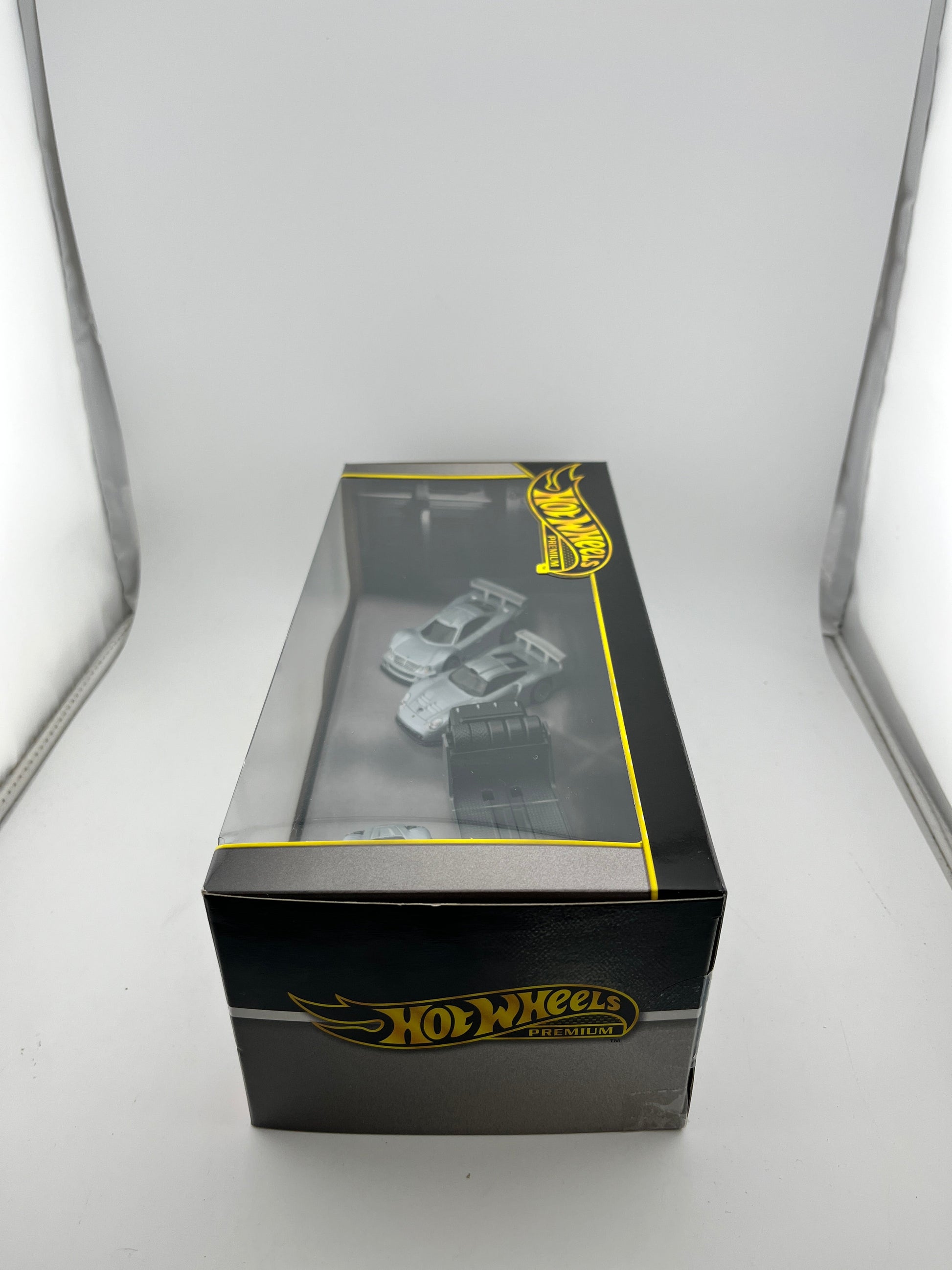 Hot Wheels Premium 90s Supercars Diorama: Porsche, McLaren, Mercedes-Benz FRENLY BRICKS - Open 7 Days