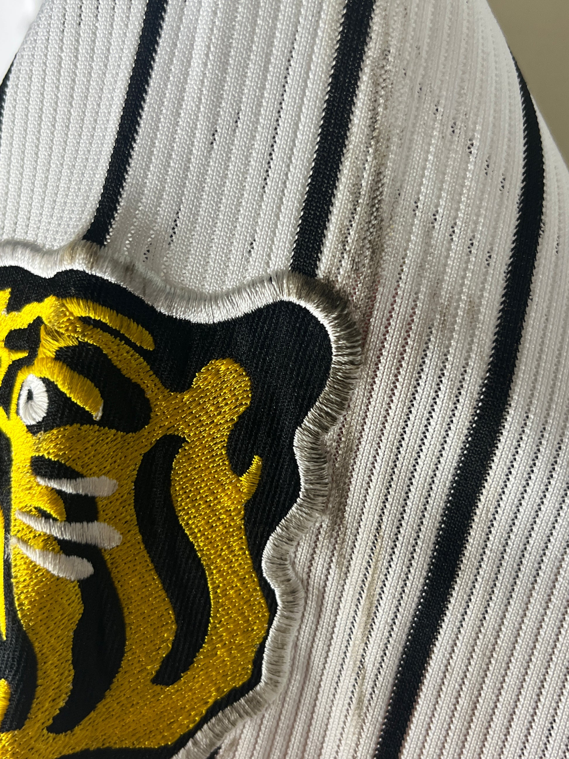 Nippon Baseball Hanshin Tigers “Hiyama #24” White Jersey Large