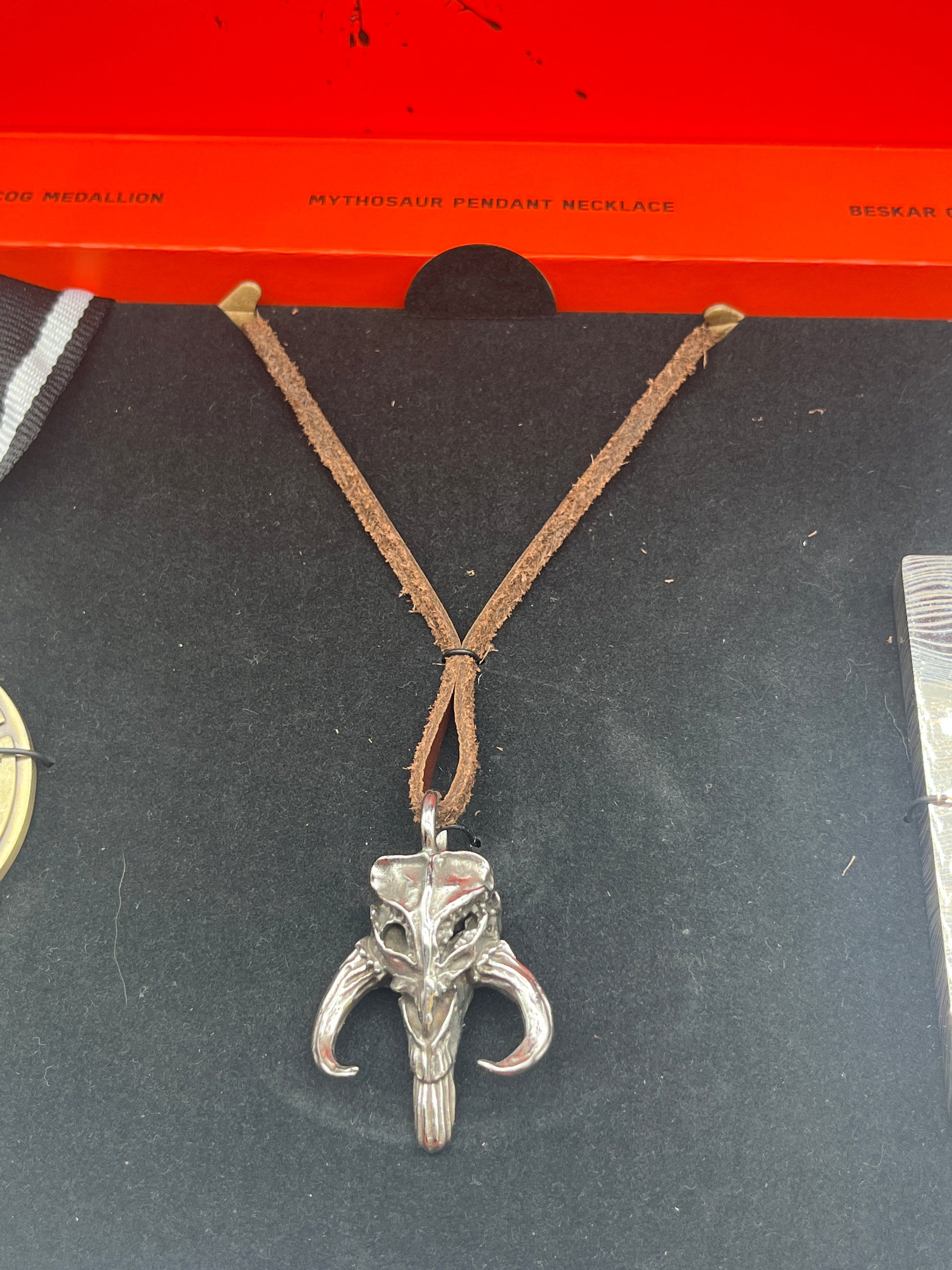 Star Wars The Mandalorian Jewelry Set Limited Exclusive Edition Beskar FRENLY BRICKS - Open 7 Days