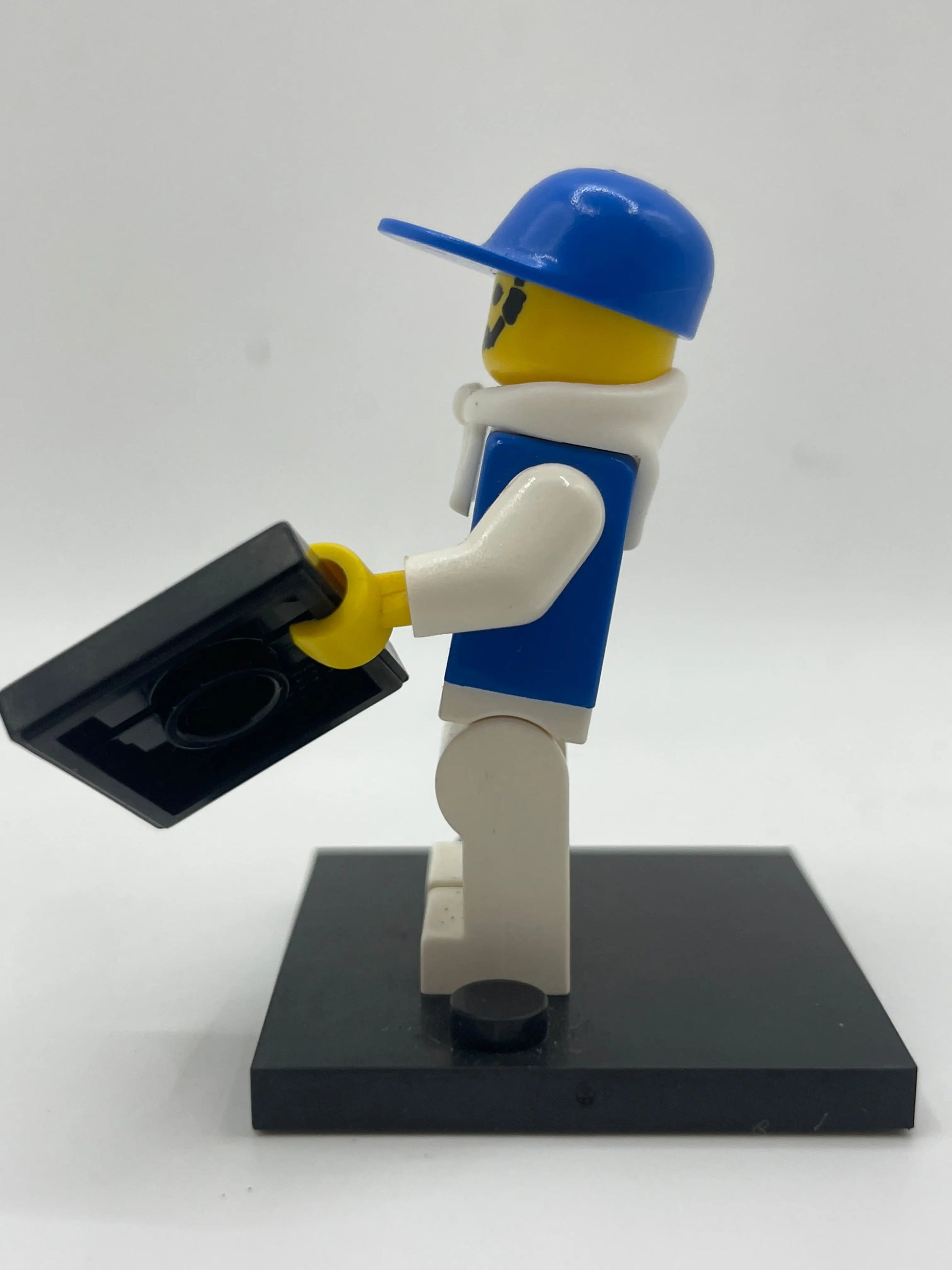 LEGO Minifigure Studios - stu013a Assistant Director - (Complete, Genuine) FRENLY BRICKS - Open 7 Days