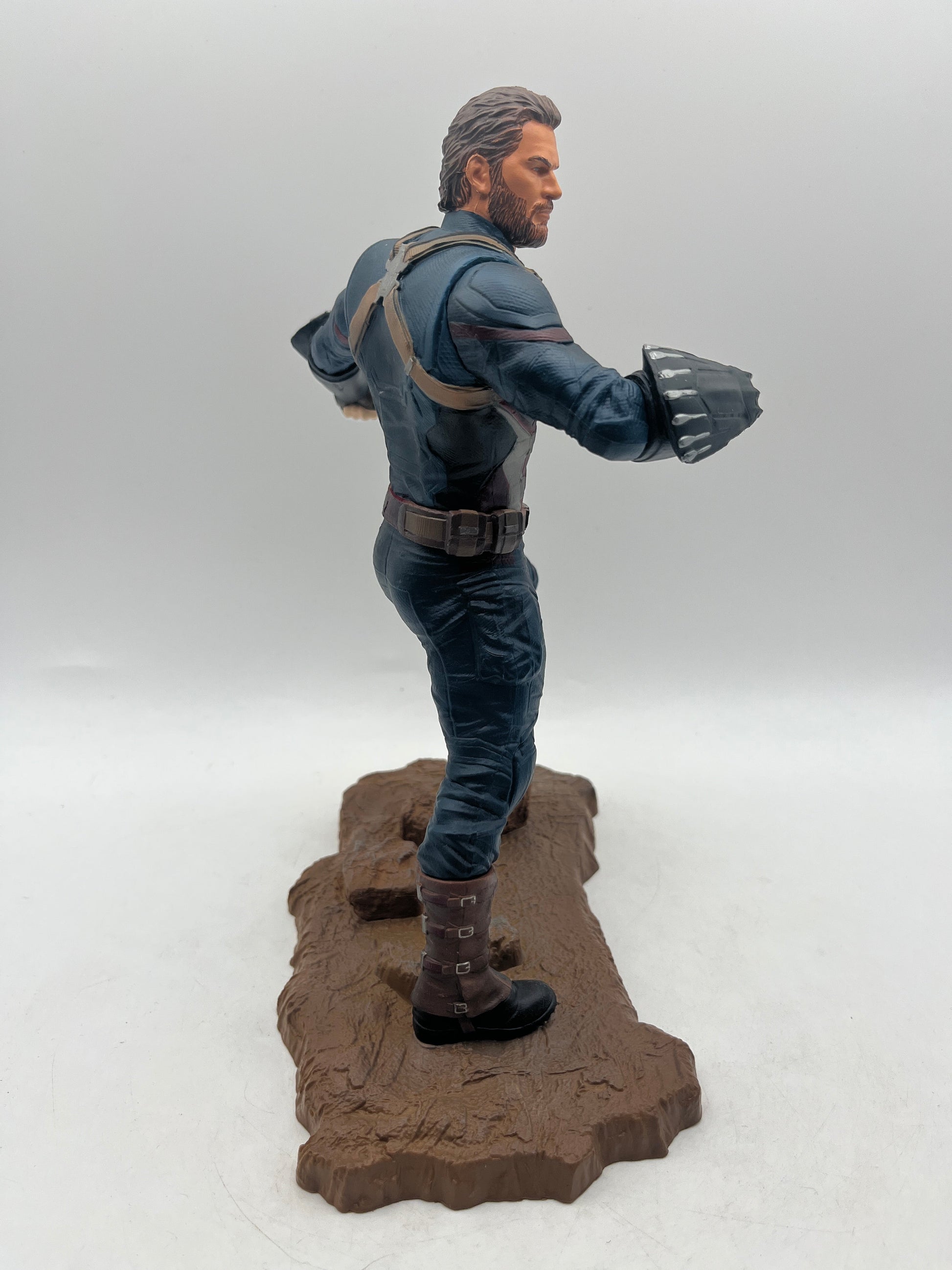 Diamond Select Toys Marvel Gallery: Avengers Infinity War Captain America FRENLY BRICKS - Open 7 Days