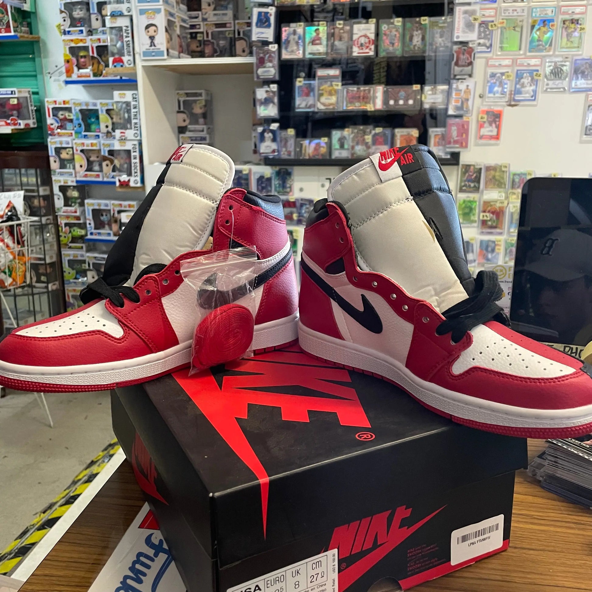 Jordan 1 Retro High
Homage To Home (Non-numbered) US9 UK 8 New Deadstock FRENLY BRICKS - Open 7 Days