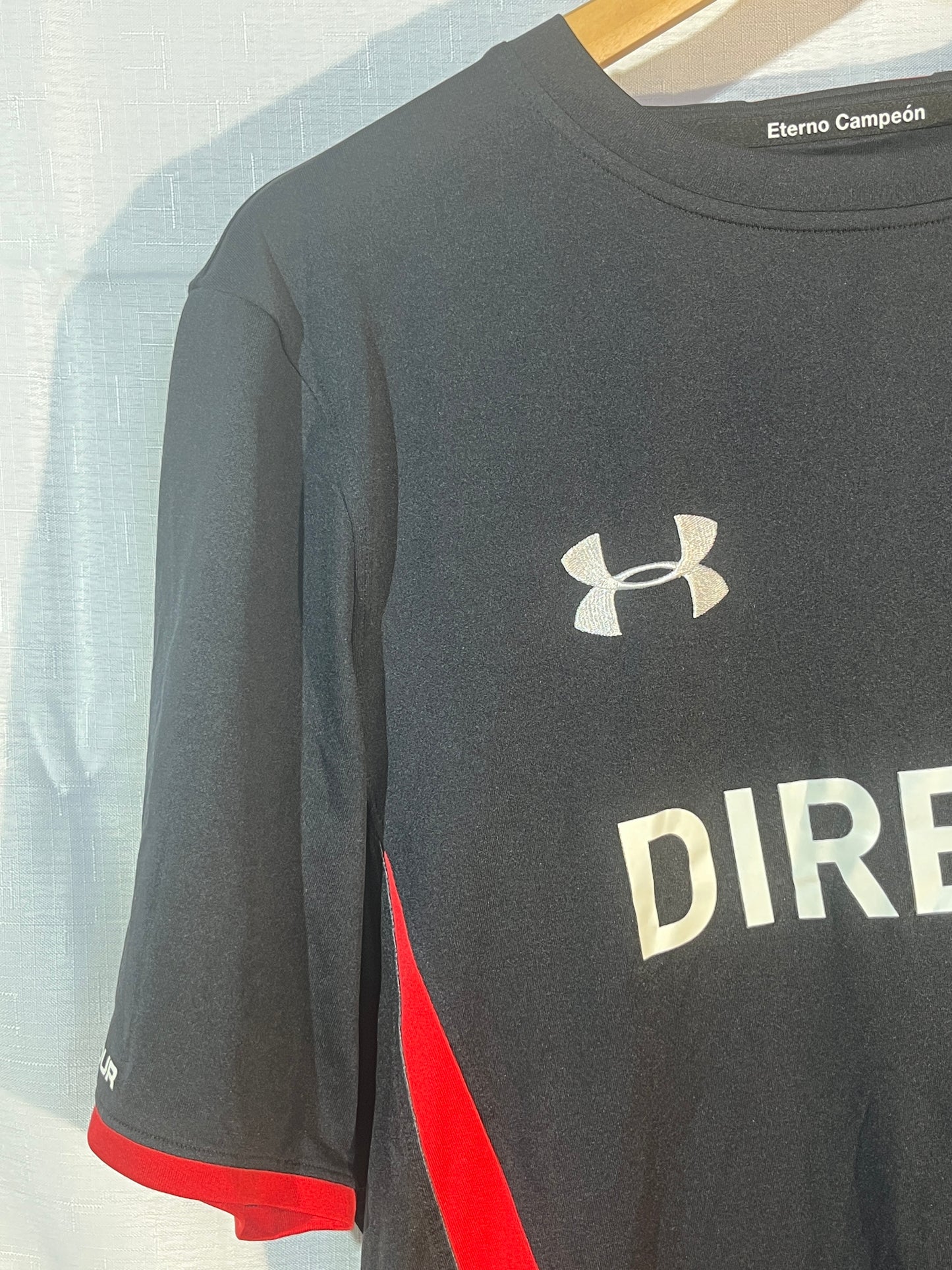 Under Armour Colo Colo Chile Soccer Team Jersey Large Red/Black