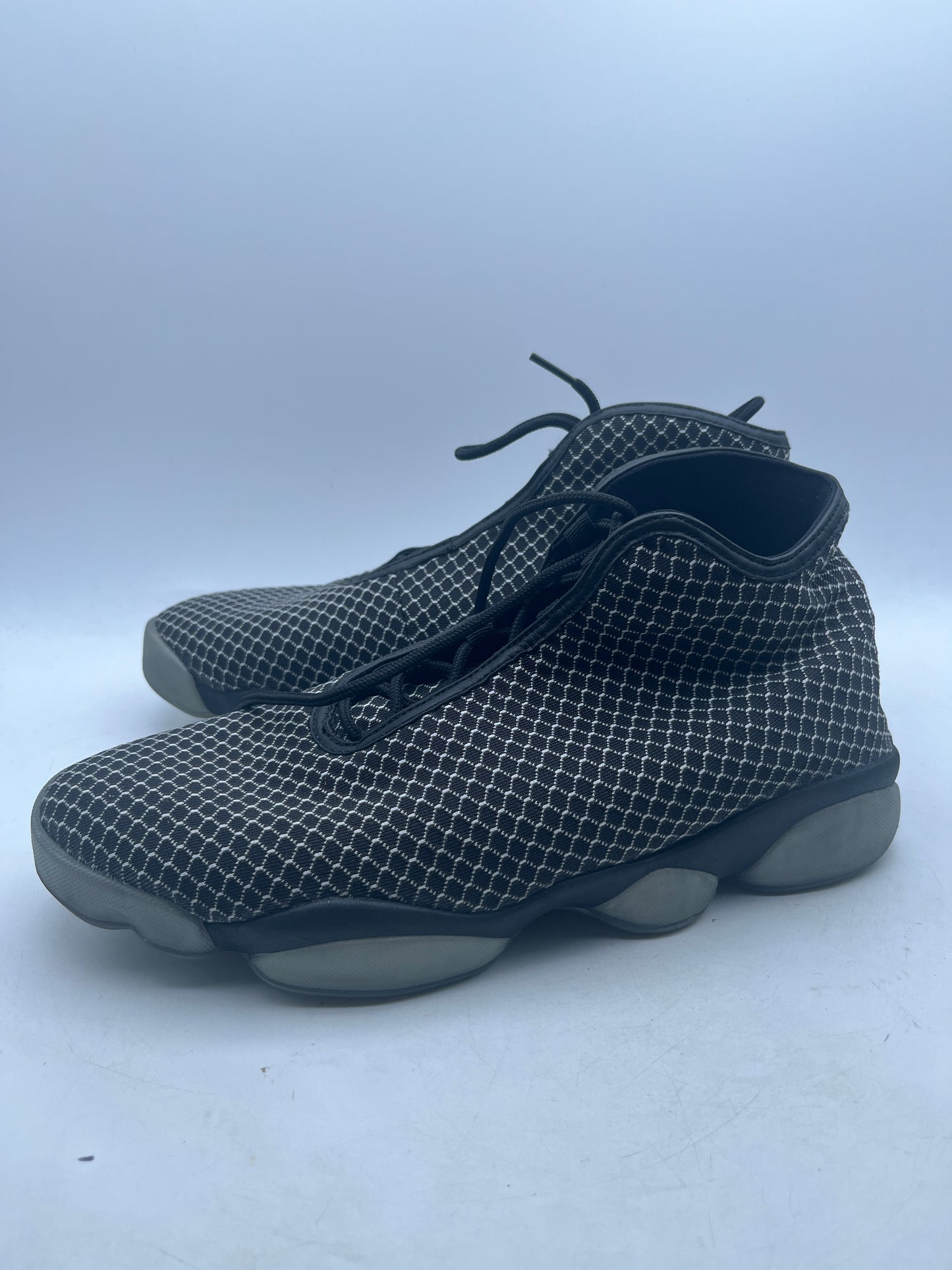 AIR JORDAN HORIZON BLACK AND WHITE 823581-010, Men's Size 10.5