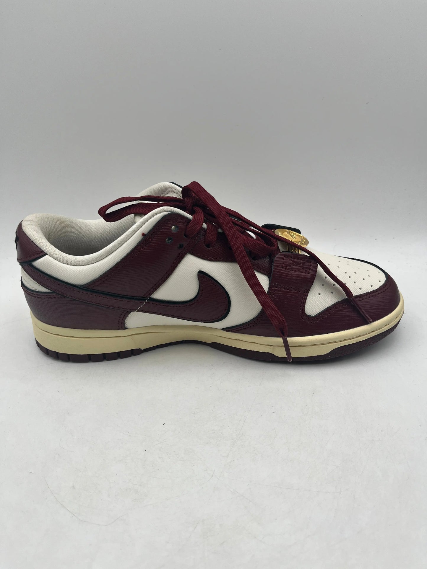 W Nike Dunk Low SE Sail/Team Red-Black-Muslin 'Team Red' DV1160-101 Size US 8.5 - Used FRENLY BRICKS - Open 7 Days