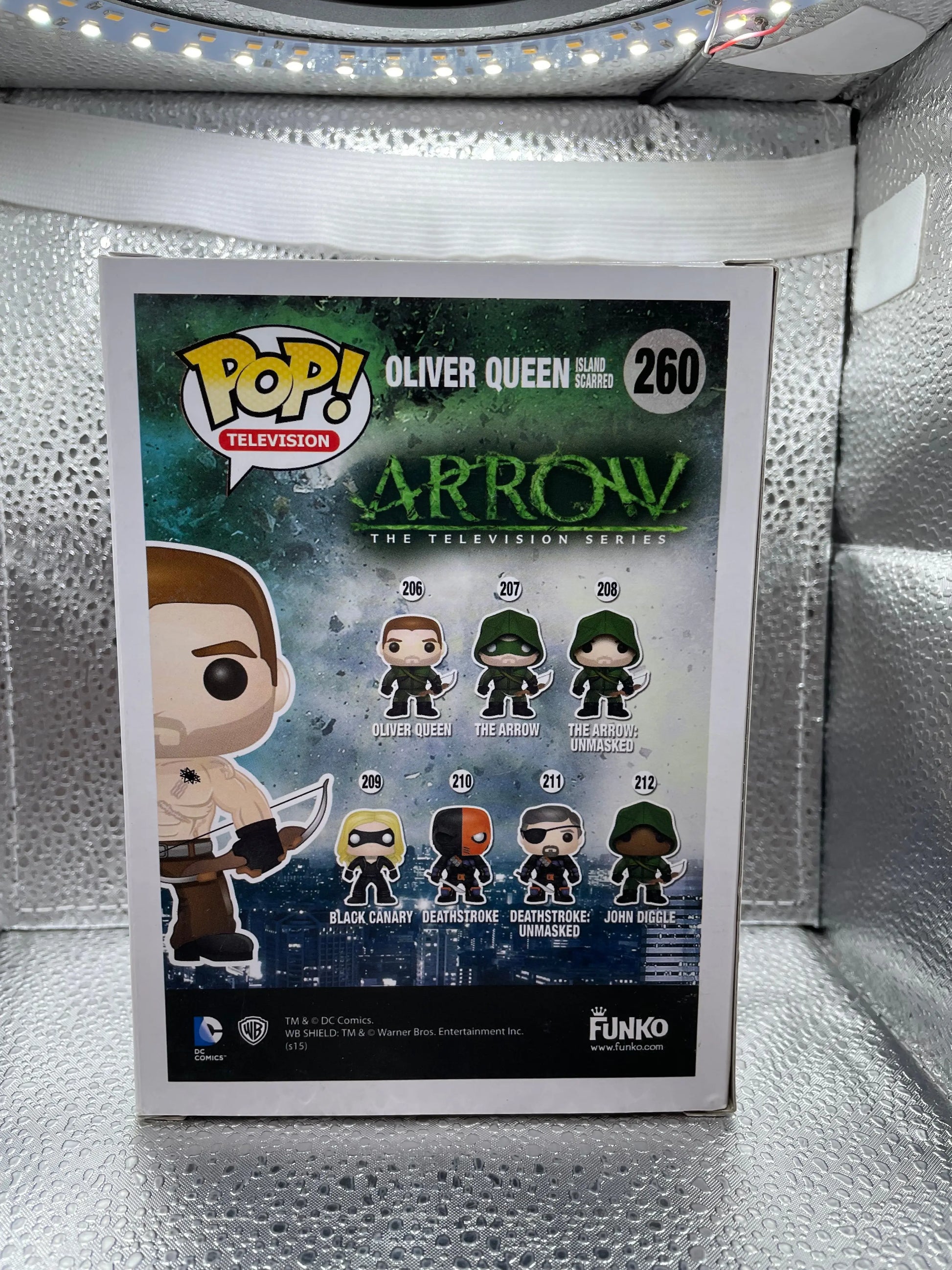 Funko Pop! Vinyl: Aerow - Oliver Queen (Island Scarred) #260 (FT Exclusive) FRENLY BRICKS - Open 7 Days