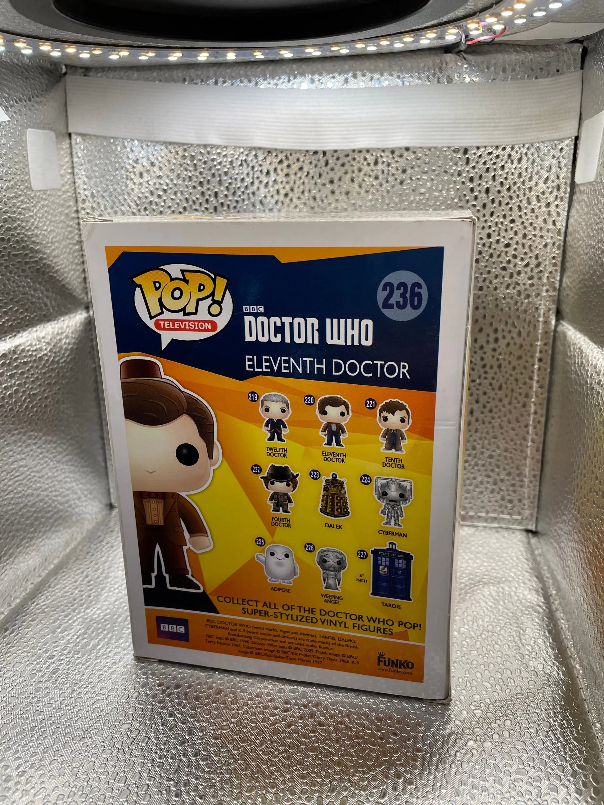 FUNKO POP TELEVISION DOCTOR WHO #236 ELEVENTH DOCTOR (with FEZ & MOP) VINYL FRENLY BRICKS - Open 7 Days