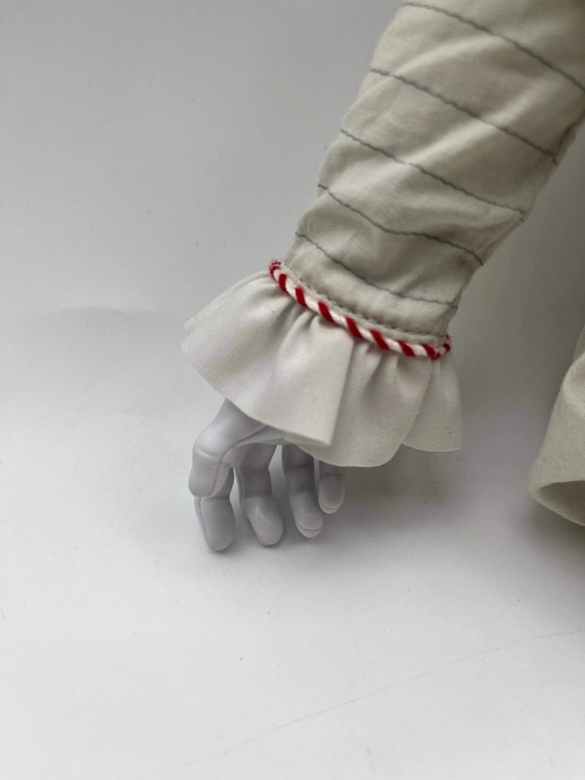 Mezco Toyz IT Pennywise MDS Roto Plush Figure Horror Movie Collectible FRENLY BRICKS - Open 7 Days