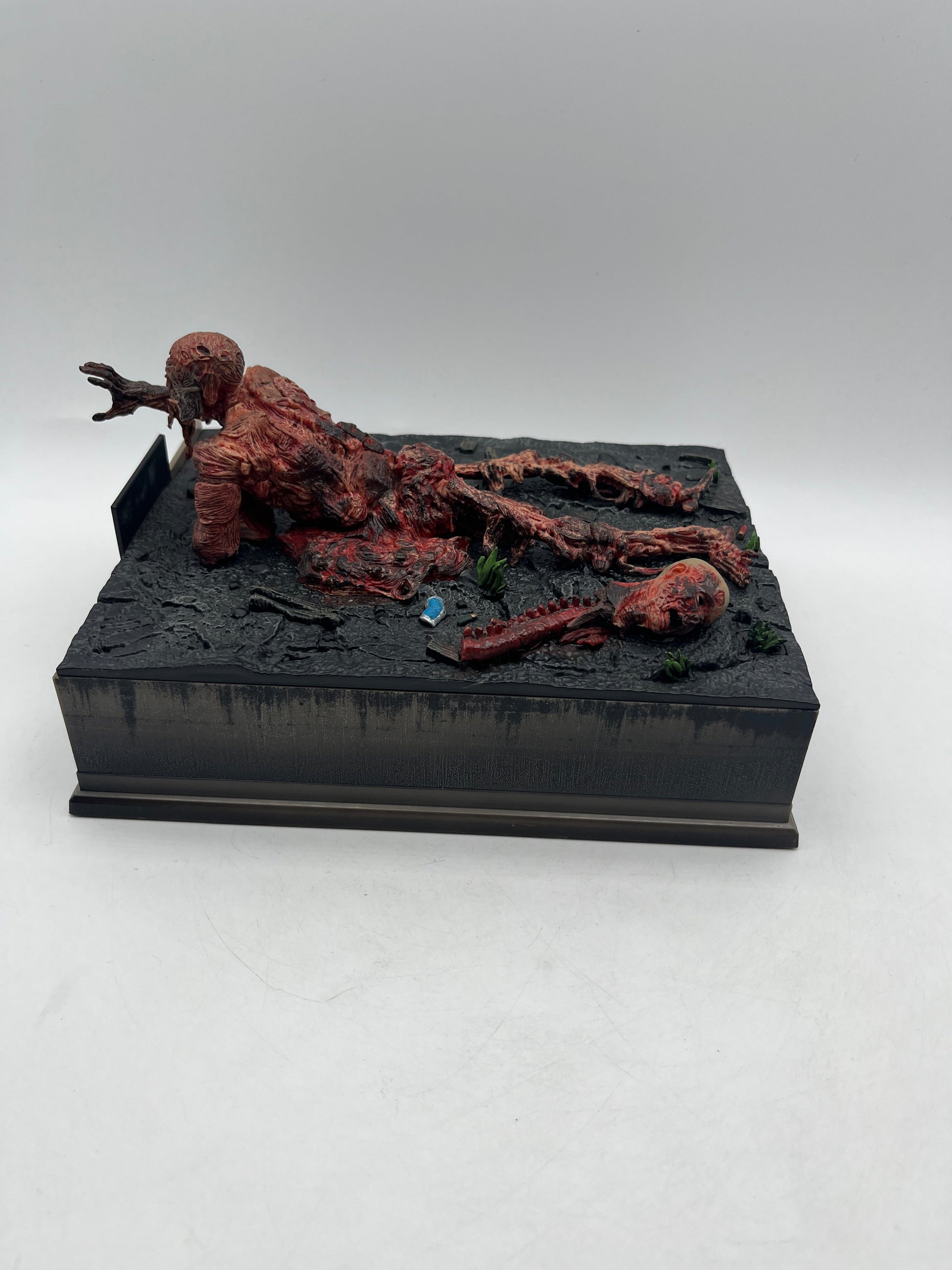 The Walking Dead Season:5 Blu-Ray Limited Edition Napalm Walker Statue Set FRENLY BRICKS - Open 7 Days