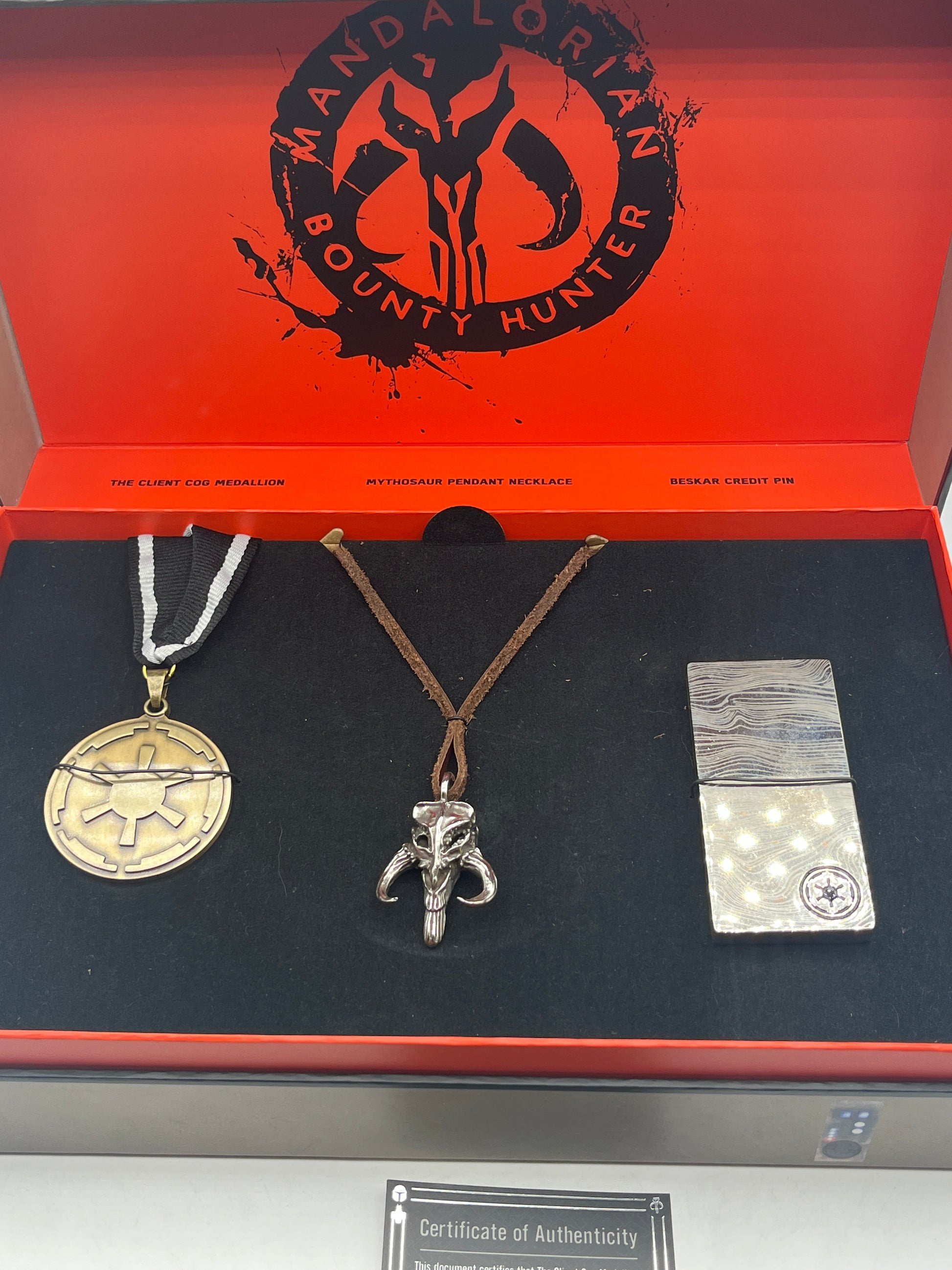 Star Wars The Mandalorian Jewelry Set Limited Exclusive Edition Beskar FRENLY BRICKS - Open 7 Days