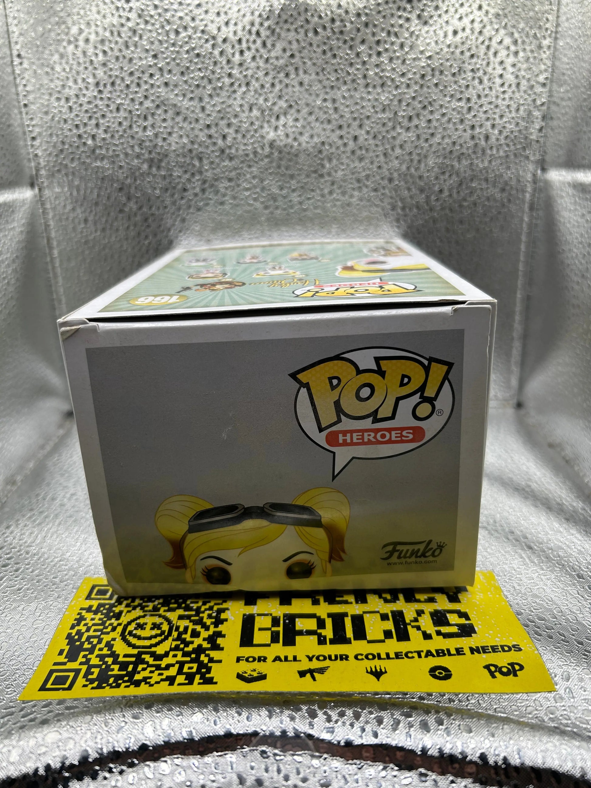 POP VINYL DC 166 HEROES HARLEY QUINN FRENLY BRICKS - Open 7 Days