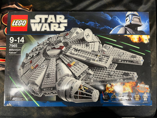 LEGO Star Wars Millennium Falcon  7965 FRENLY BRICKS - Open 7 Days