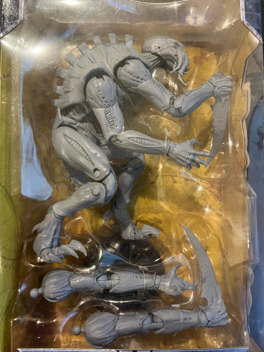 McFarlane Toys Figure Warhammer 40,000 YMGARL GENESTEALER (Artist Proof) FRENLY BRICKS - Open 7 Days