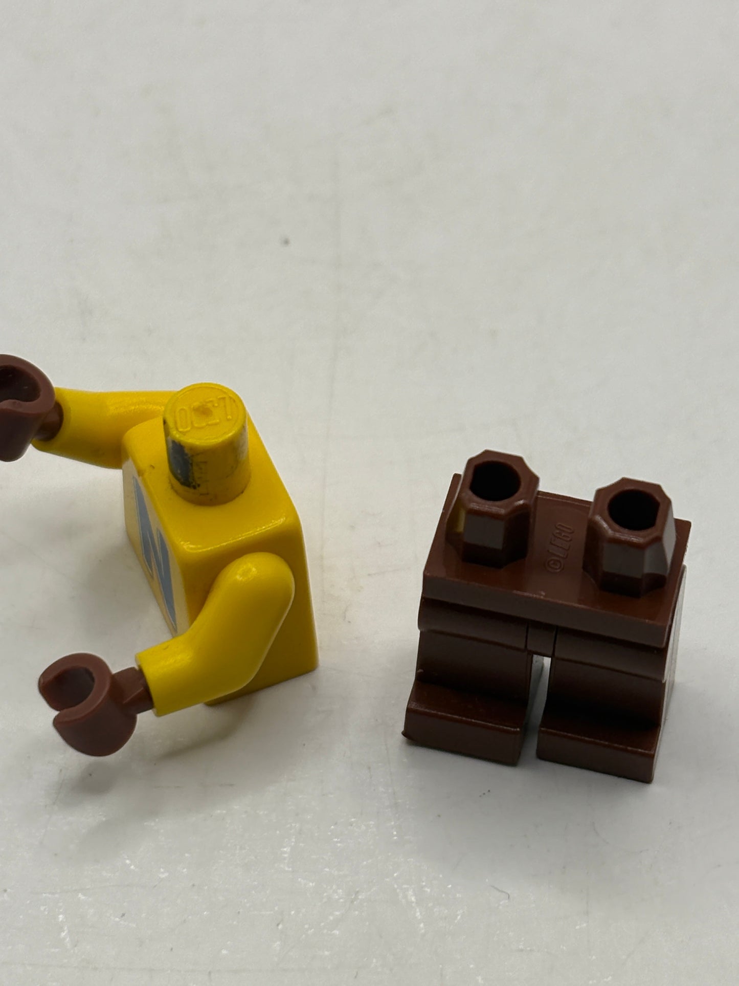 LEGO Rare Minifigure, Nesquik Bunny / Quicky the Nestle Rabbit Gen003 Used NO HEAD FRENLY BRICKS - Open 7 Days