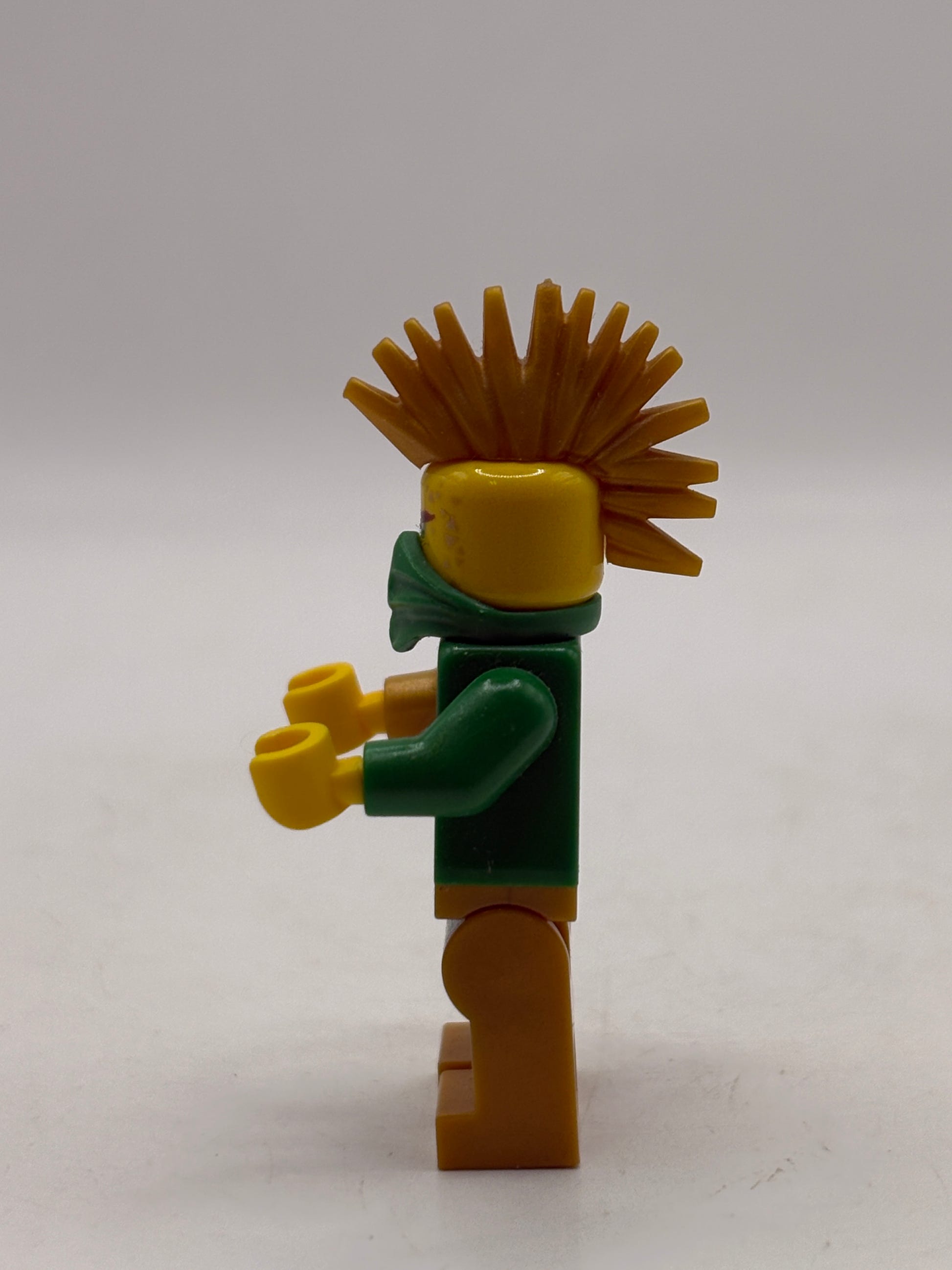 LEGO Ninjago Avatar Lloyd Minifigure ( 71716 ) Arcade Pod image 4