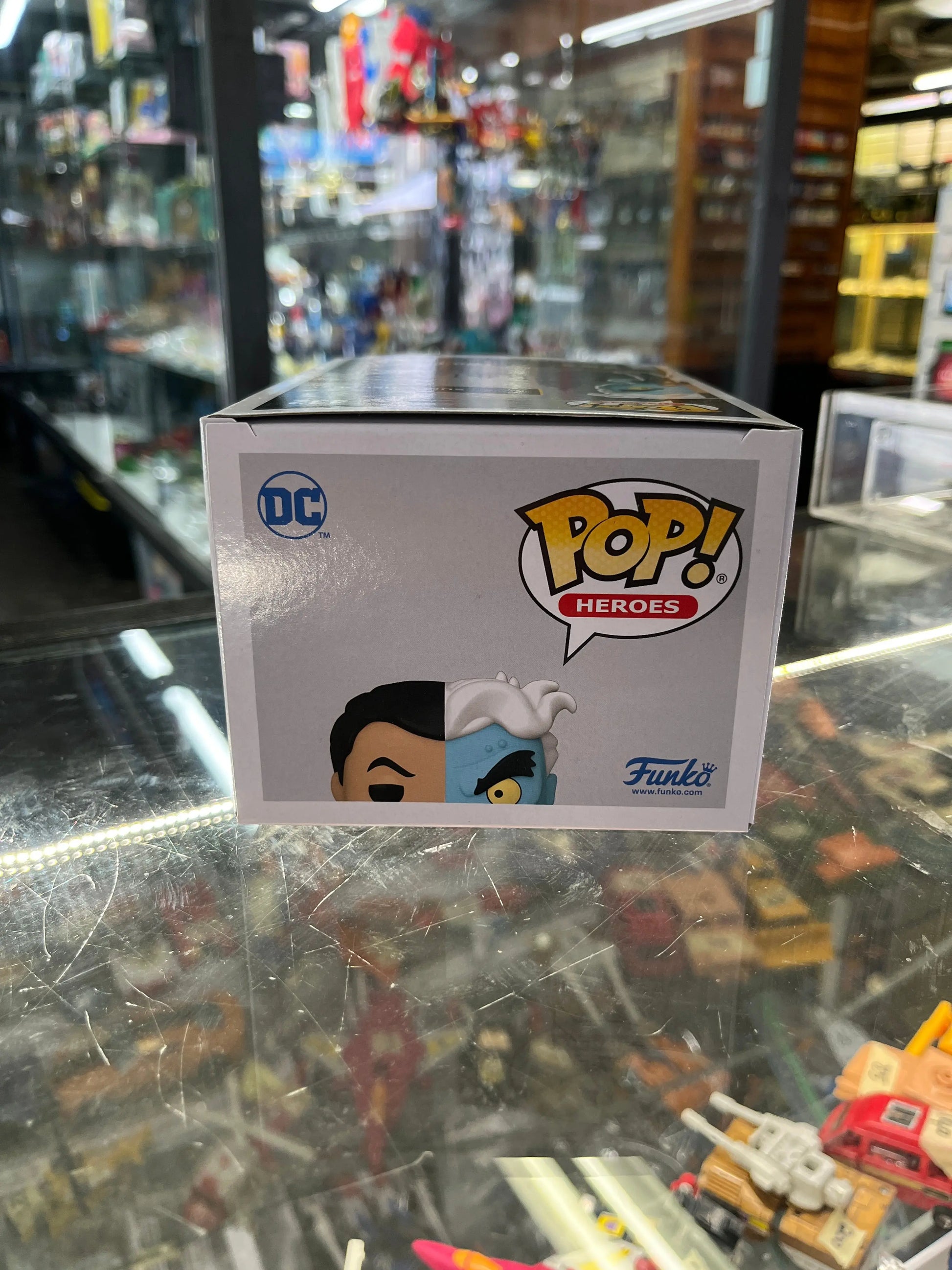 Funko Pop! Heroes Batman The Animated Series Two-Face #432 FRENLY BRICKS - Open 7 Days