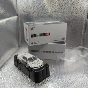 Kaido House x Mini GT Nissan Skyline GT-R R34 Works V1 KHMG049 1/64 WHITE FRENLY BRICKS - Open 7 Days