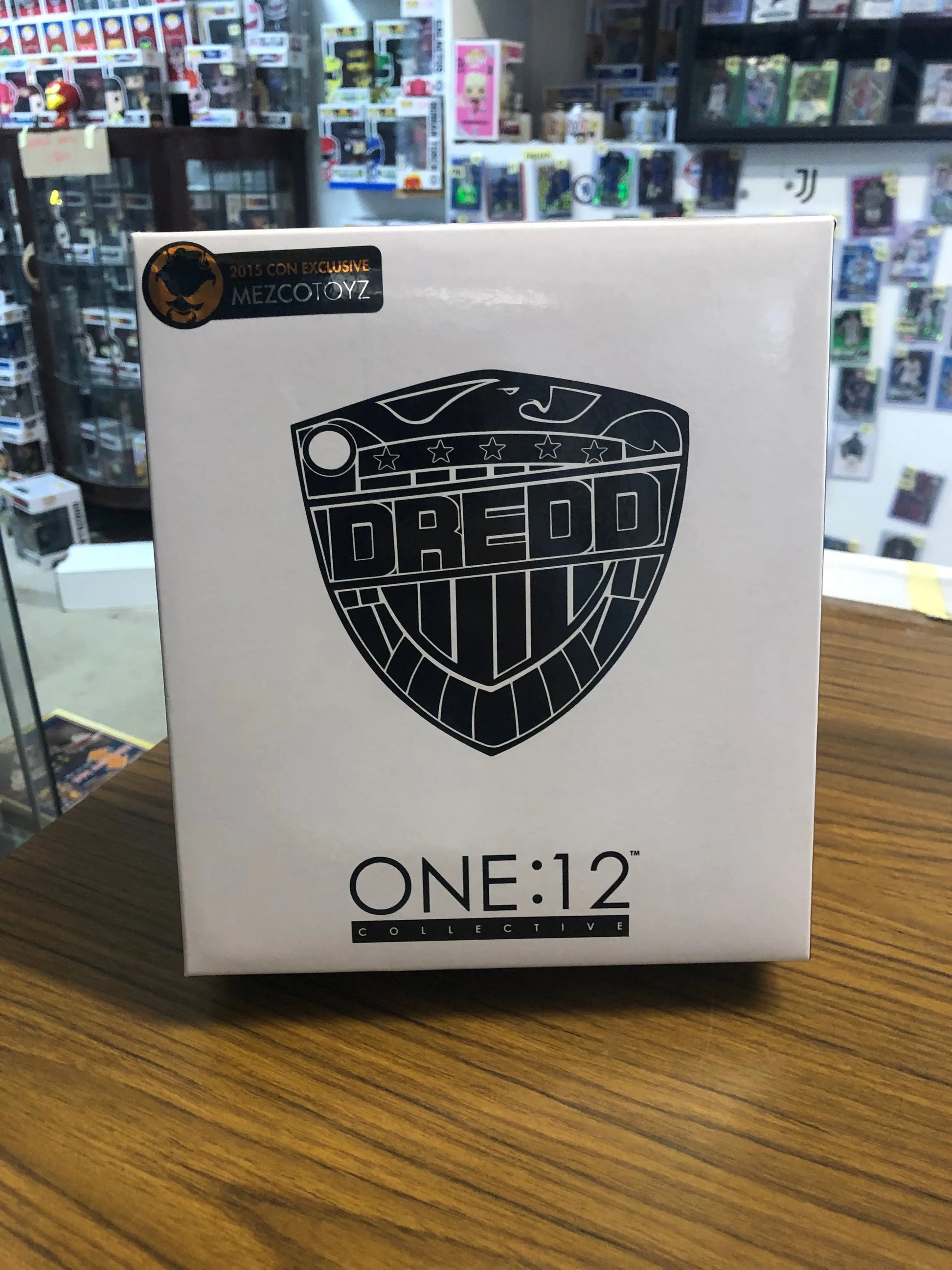 Mezco One:12 JUDGE DREDD Black & White NYCC 2015 Exclusive New FRENLY BRICKS - Open 7 Days