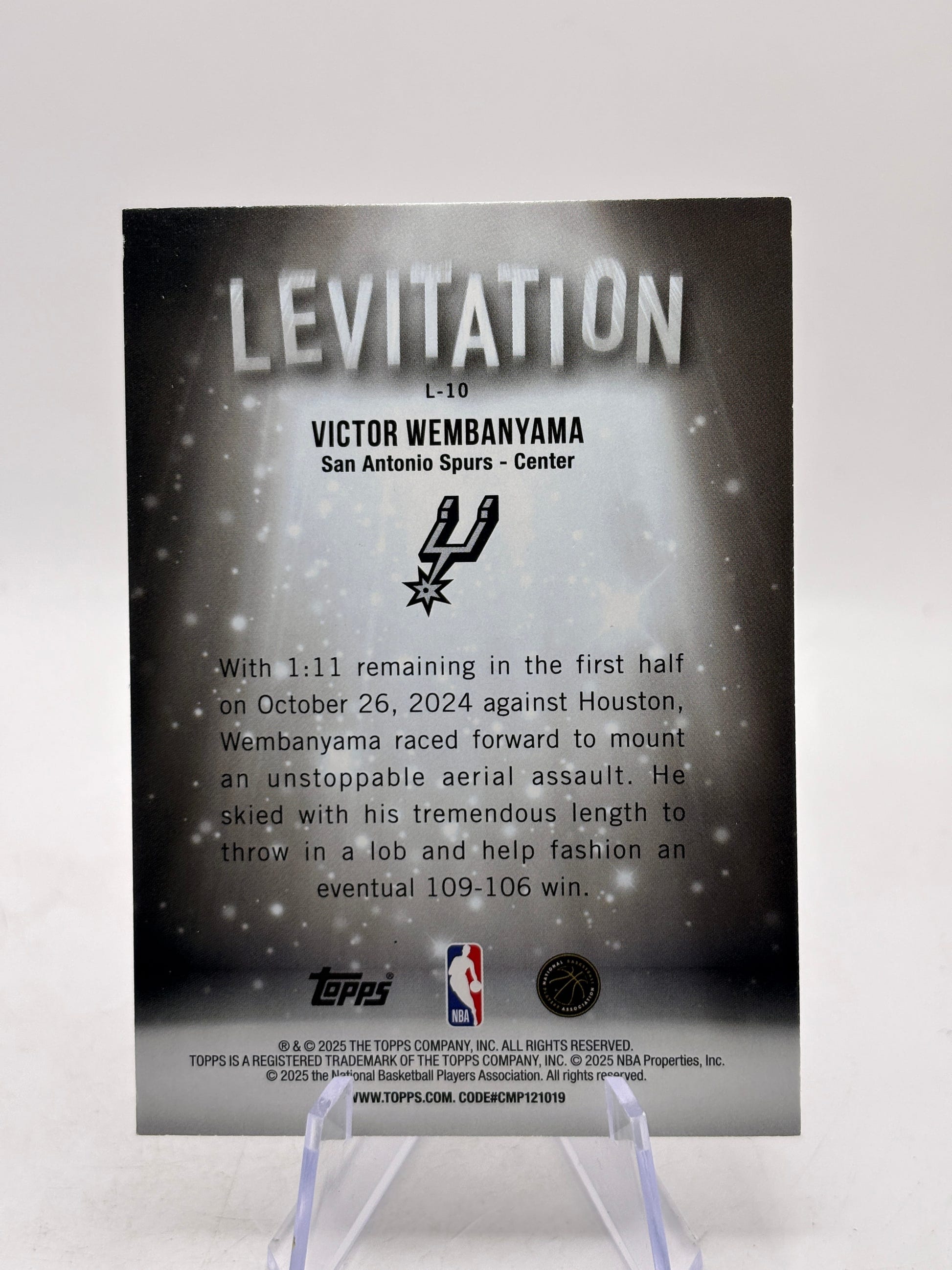 2025-26 Topps Basketball - #L-10 Victory Wembanyama Levitation Insert Silver, photo 2 image 2