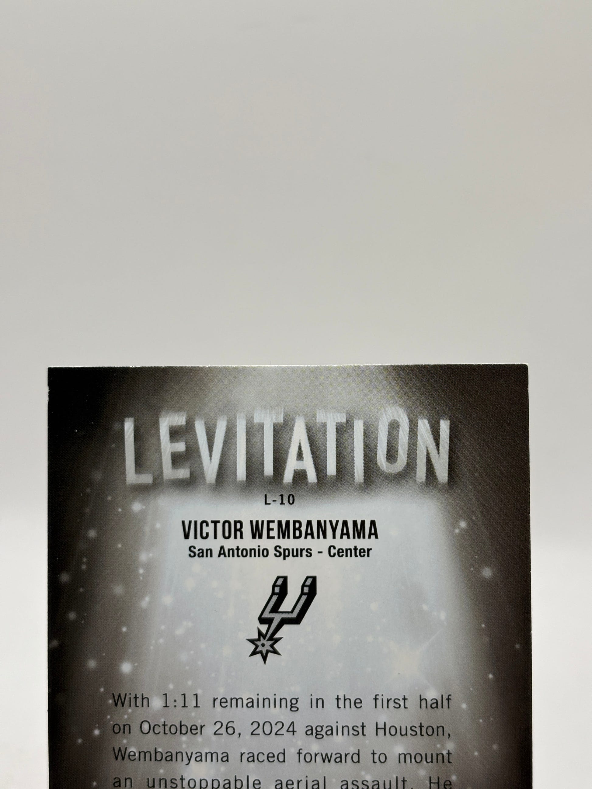 2025-26 Topps Basketball - #L-10 Victory Wembanyama Levitation Insert Silver, photo 3 image 3