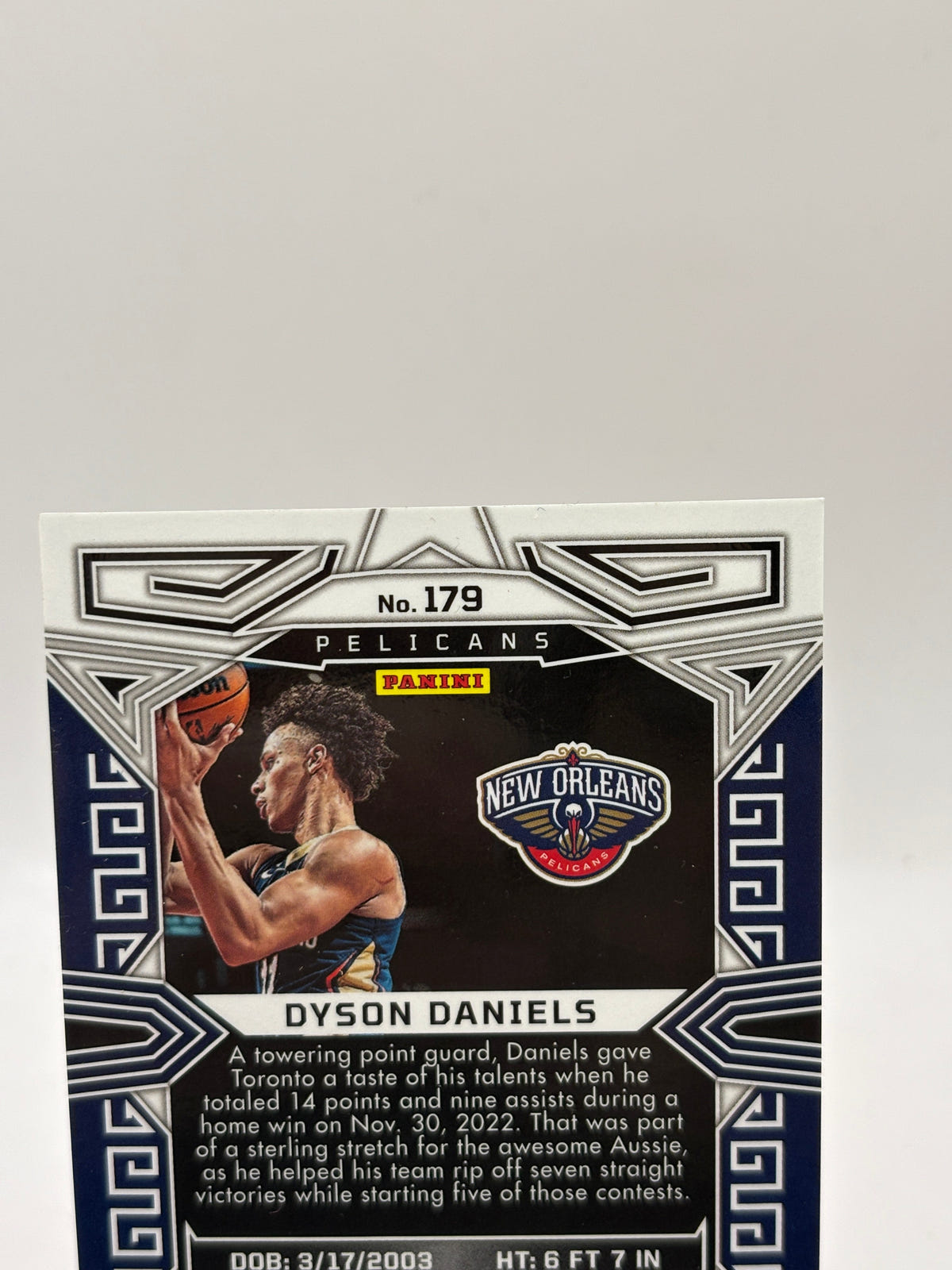 2022-23 Panini Obsidian - #179 Dyson Daniels Rookie Rainbow Etched, photo 3 image 3
