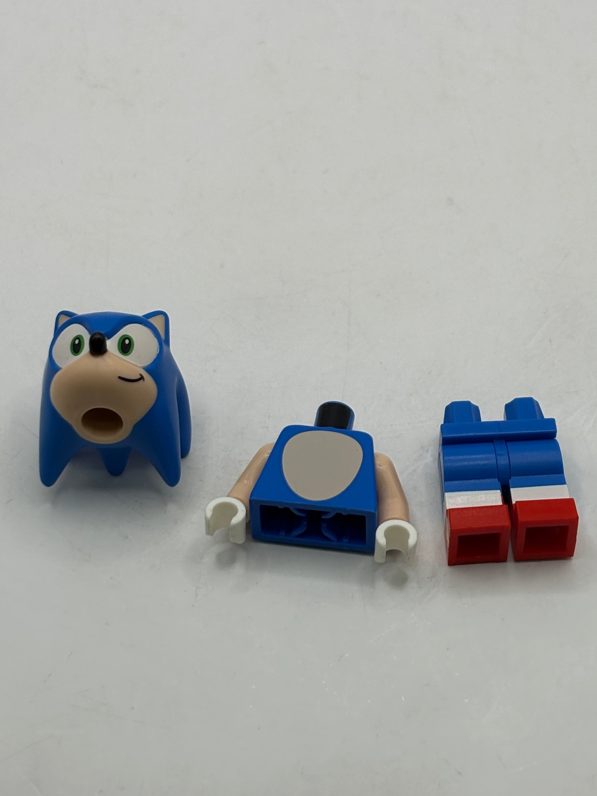 Lego Sonic The Hedgehog - Sonic The Hedgehog SON004 Left Side Grin Minifigure FRENLY BRICKS - Open 7 Days