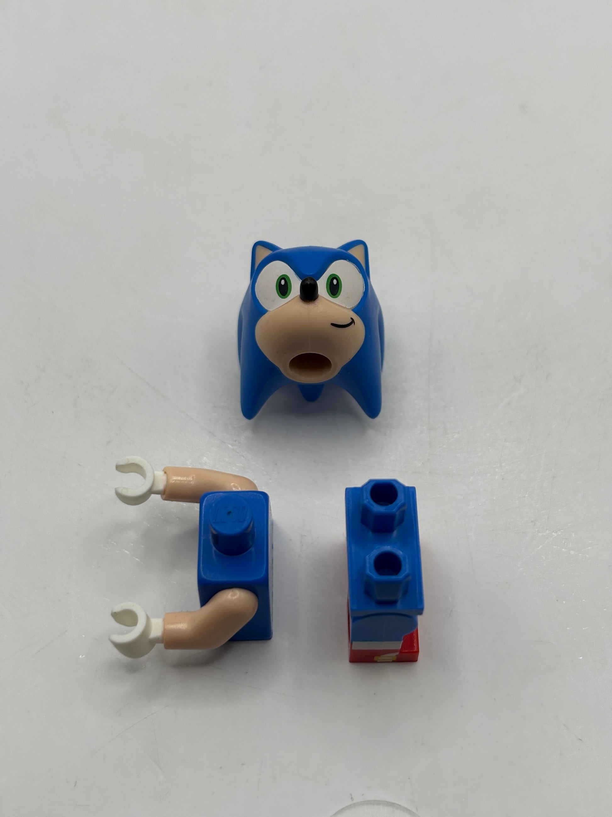 Lego Sonic The Hedgehog - Sonic The Hedgehog SON004 Left Side Grin Minifigure FRENLY BRICKS - Open 7 Days