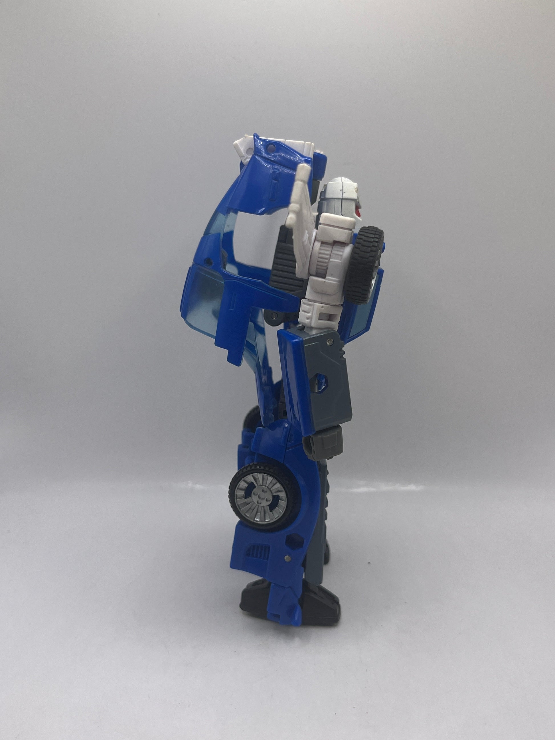 Transformers Generations War for Cybertron: Kingdom Deluxe Class Autobot Tracks FRENLY BRICKS - Open 7 Days