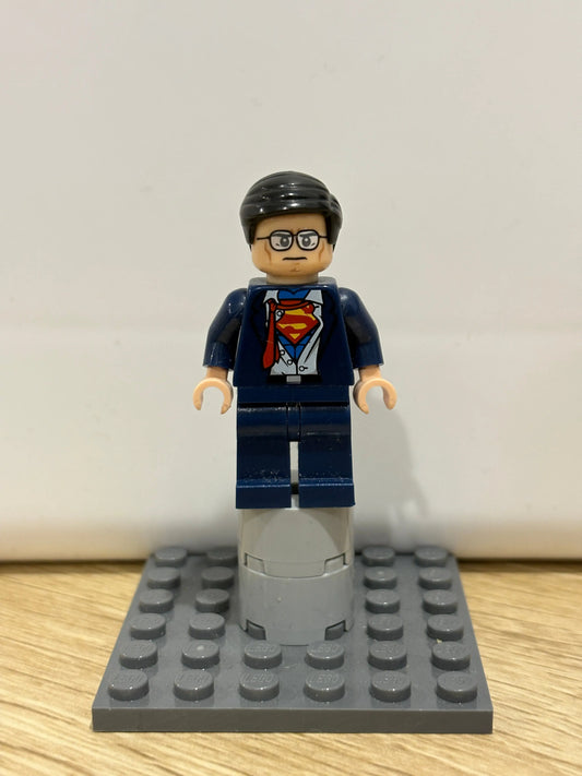 LEGO DC Super Heroes Minifigure Clark Kent Superman DVD (sh0083) minifig FRENLY BRICKS - Open 7 Days