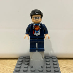 LEGO DC Super Heroes Minifigure Clark Kent Superman DVD (sh0083) minifig FRENLY BRICKS - Open 7 Days