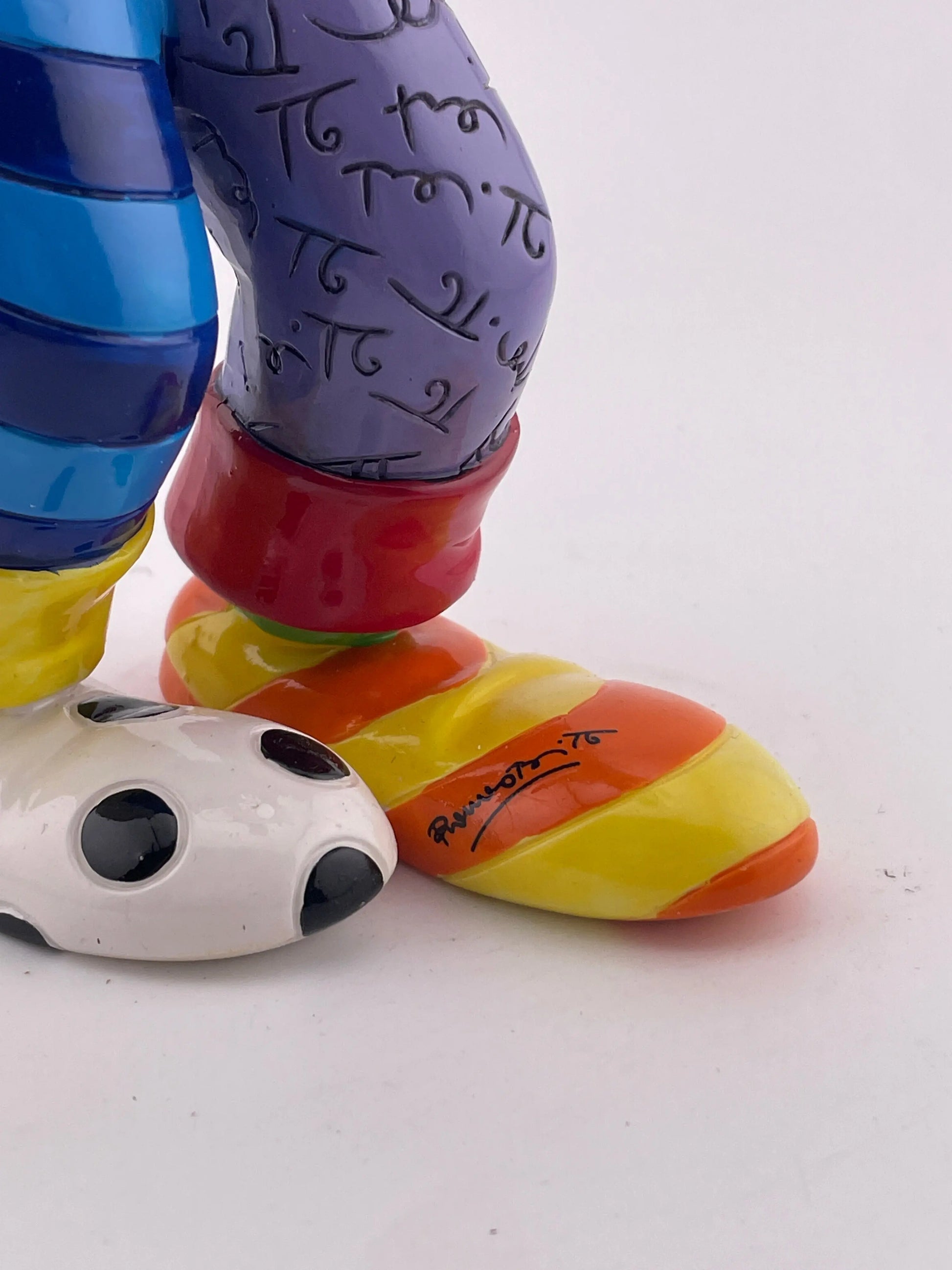 Disney’s Character Porcelain showcase Britto Goofy 85th Anniversary +combinedshipping FRENLY BRICKS - Open 7 Days