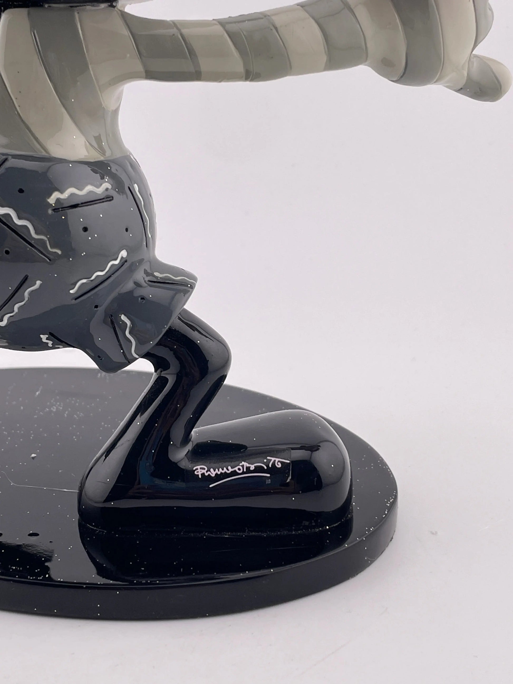 Disney’s Character Porcelain Showcase Britto Oswald NIB +combinedshipping FRENLY BRICKS - Open 7 Days