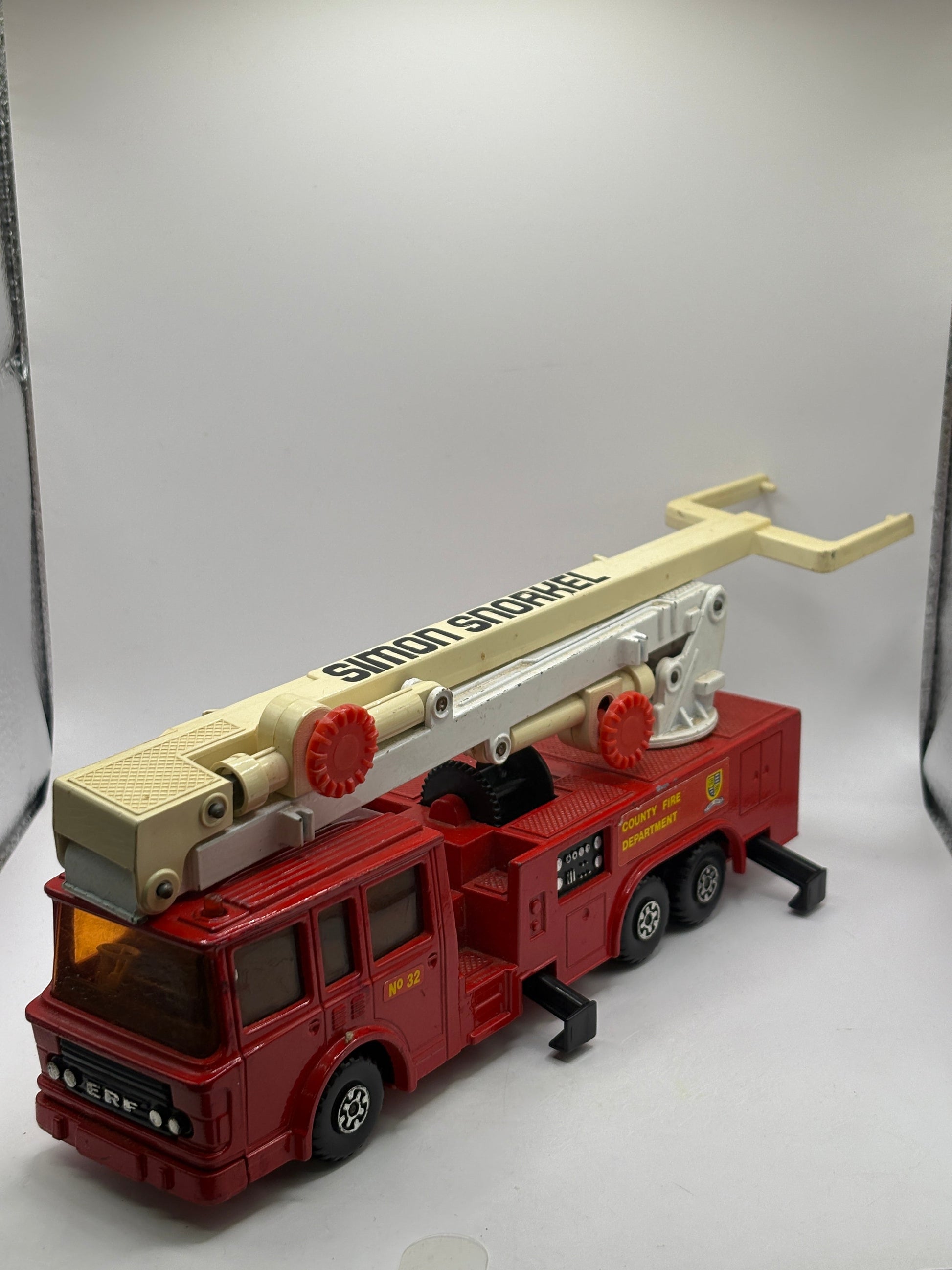 K39 Simon Snorkel Fire Engine - Ladder 1964 Vintage Bucket Truck FRENLY BRICKS - Open 7 Days