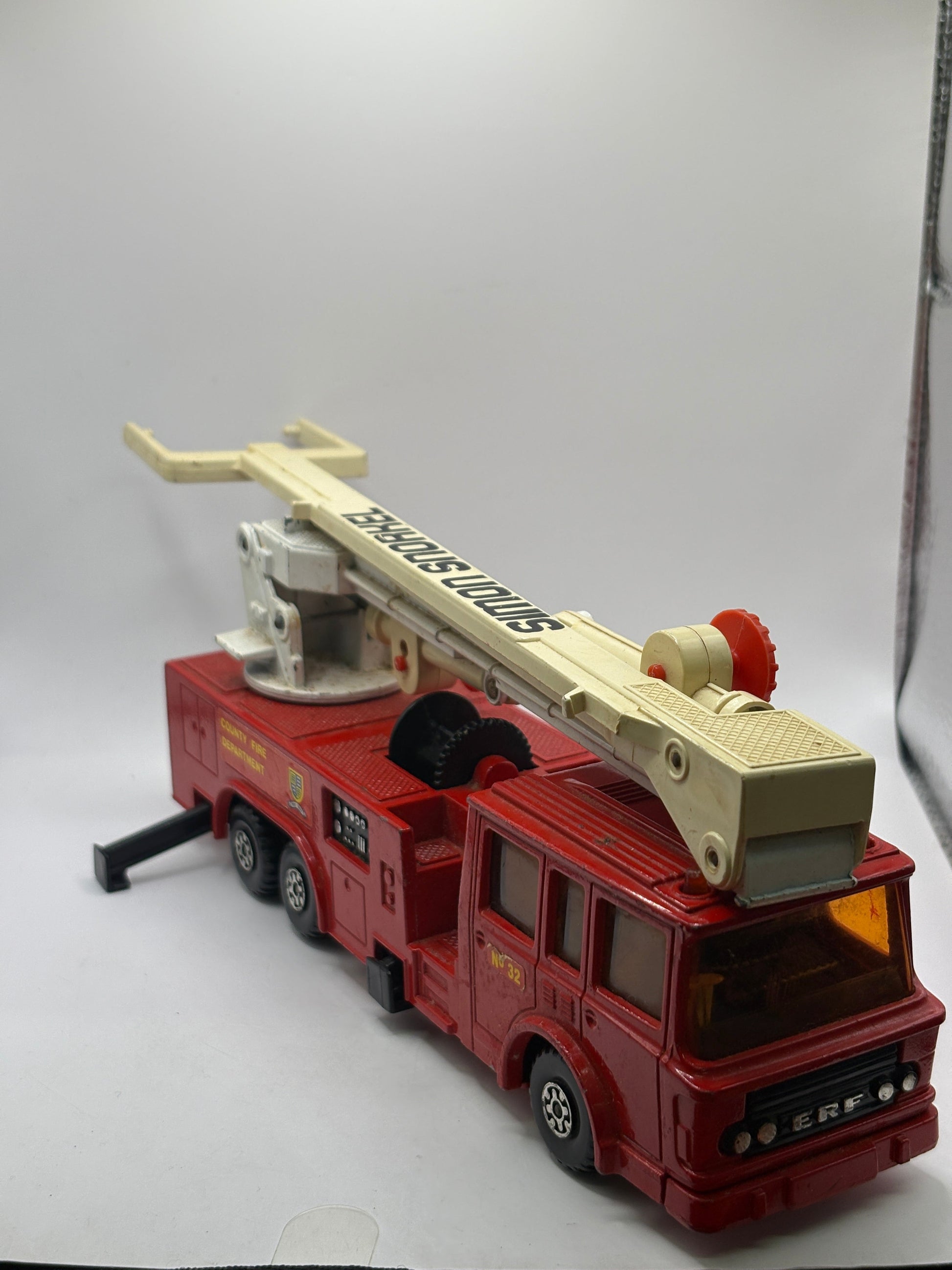 K39 Simon Snorkel Fire Engine - Ladder 1964 Vintage Bucket Truck FRENLY BRICKS - Open 7 Days