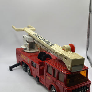 K39 Simon Snorkel Fire Engine - Ladder 1964 Vintage Bucket Truck FRENLY BRICKS - Open 7 Days