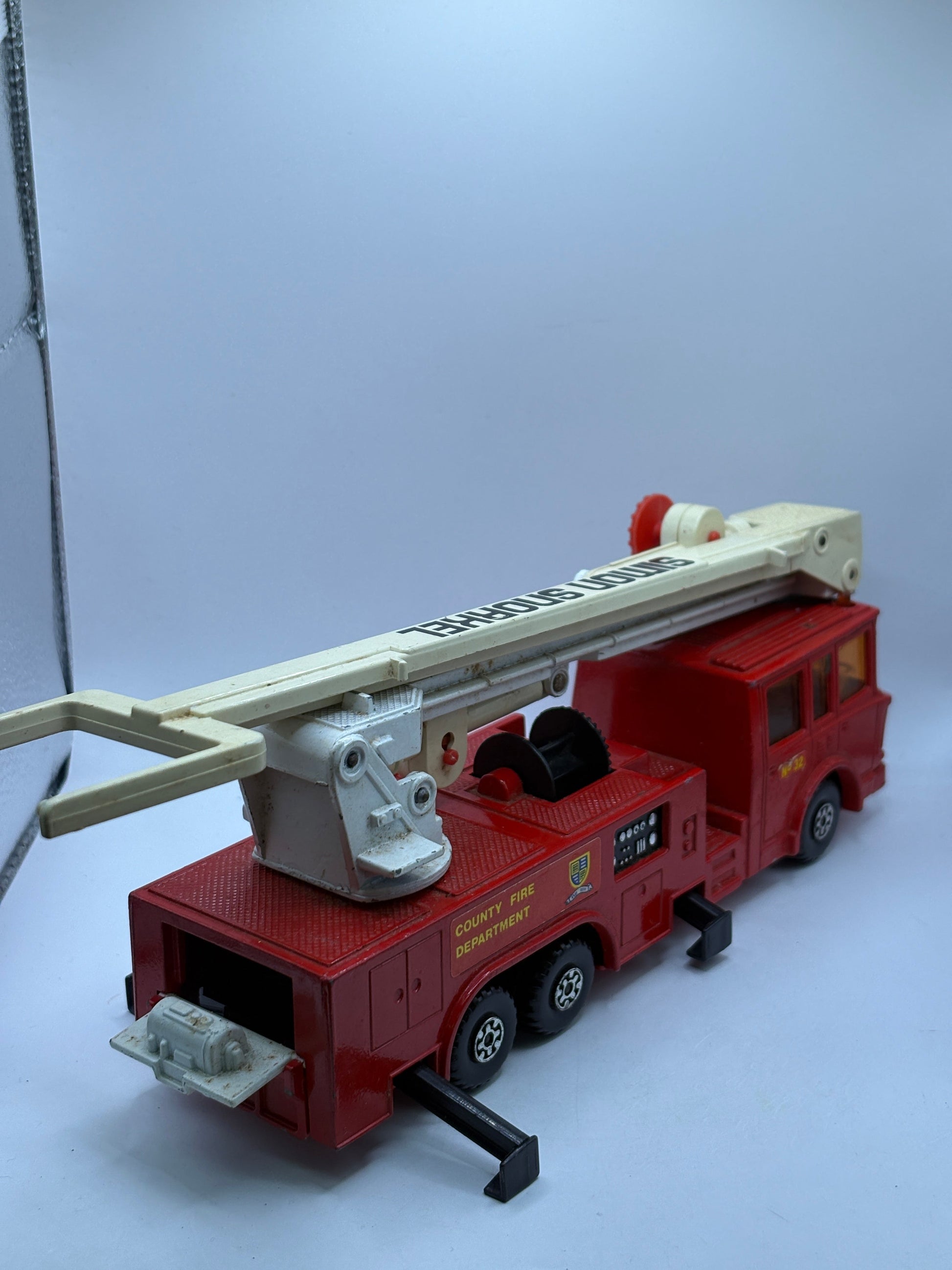 K39 Simon Snorkel Fire Engine - Ladder 1964 Vintage Bucket Truck FRENLY BRICKS - Open 7 Days