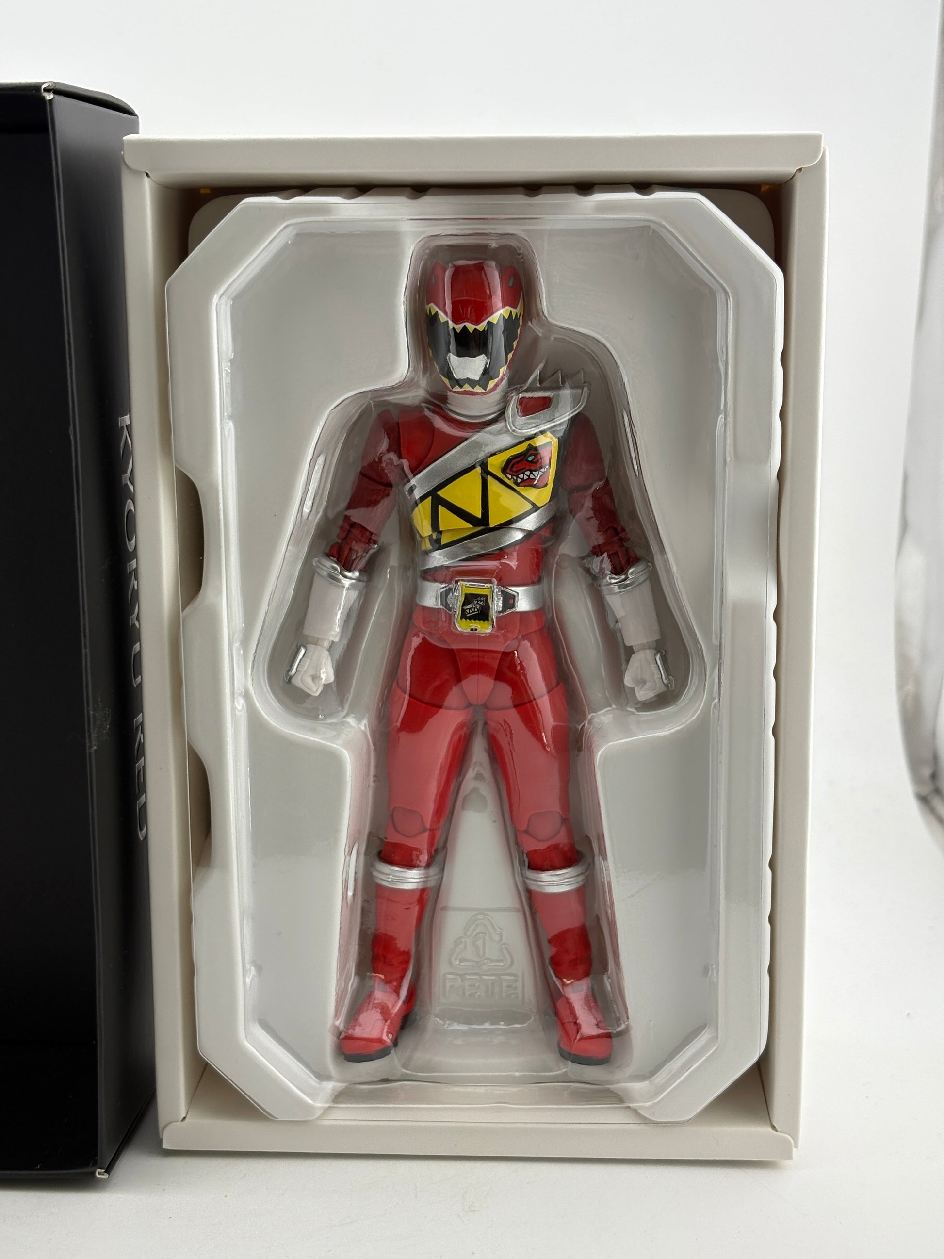 SHFiguarts (Shinkocchou Seihou) Kyoryu Red Bandai Super Sentai Action Figure FRENLY BRICKS - Open 7 Days