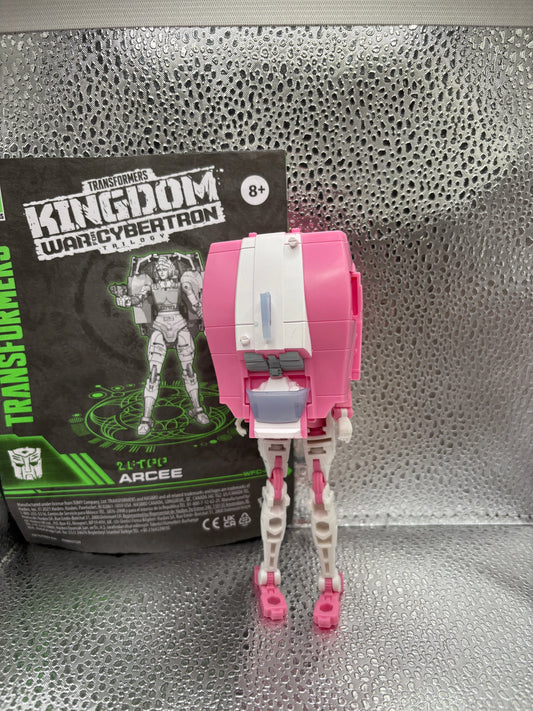 Hasbro Transformers Generations War for Cybertron: Earthrise Deluxe 5.5" Arcee Toy FRENLY BRICKS - Open 7 Days