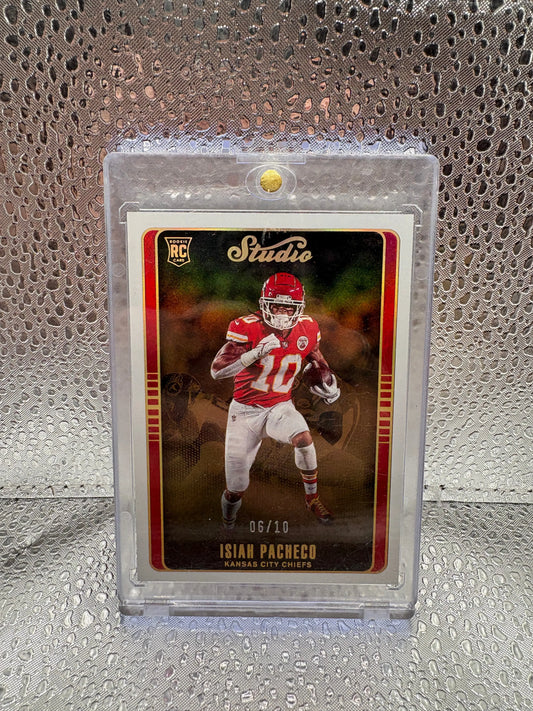 2022 Panini Chronicles Studio Football Isiah Pacheco Rookie 06/10 FRENLY BRICKS - Open 7 Days