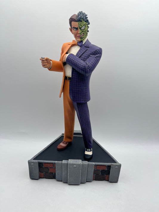 Batman - Two Face Classic Maquette 14" Statue FRENLY BRICKS - Open 7 Days