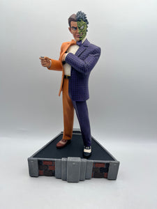 Batman - Two Face Classic Maquette 14" Statue